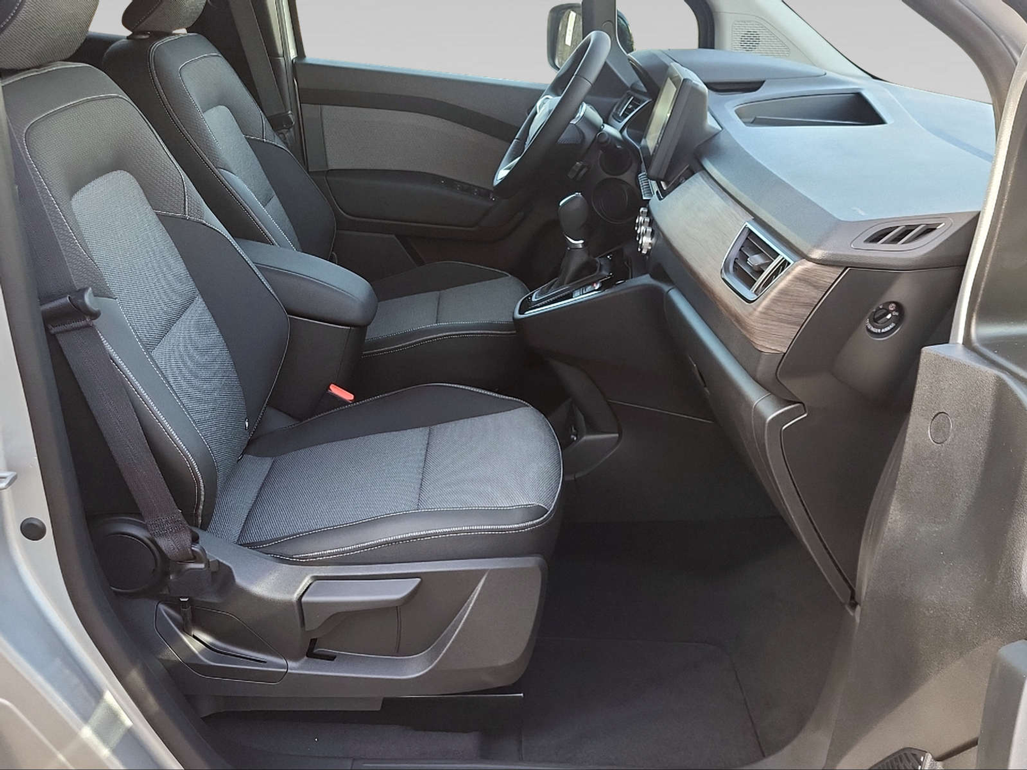 listing desktop thumbnail image 5