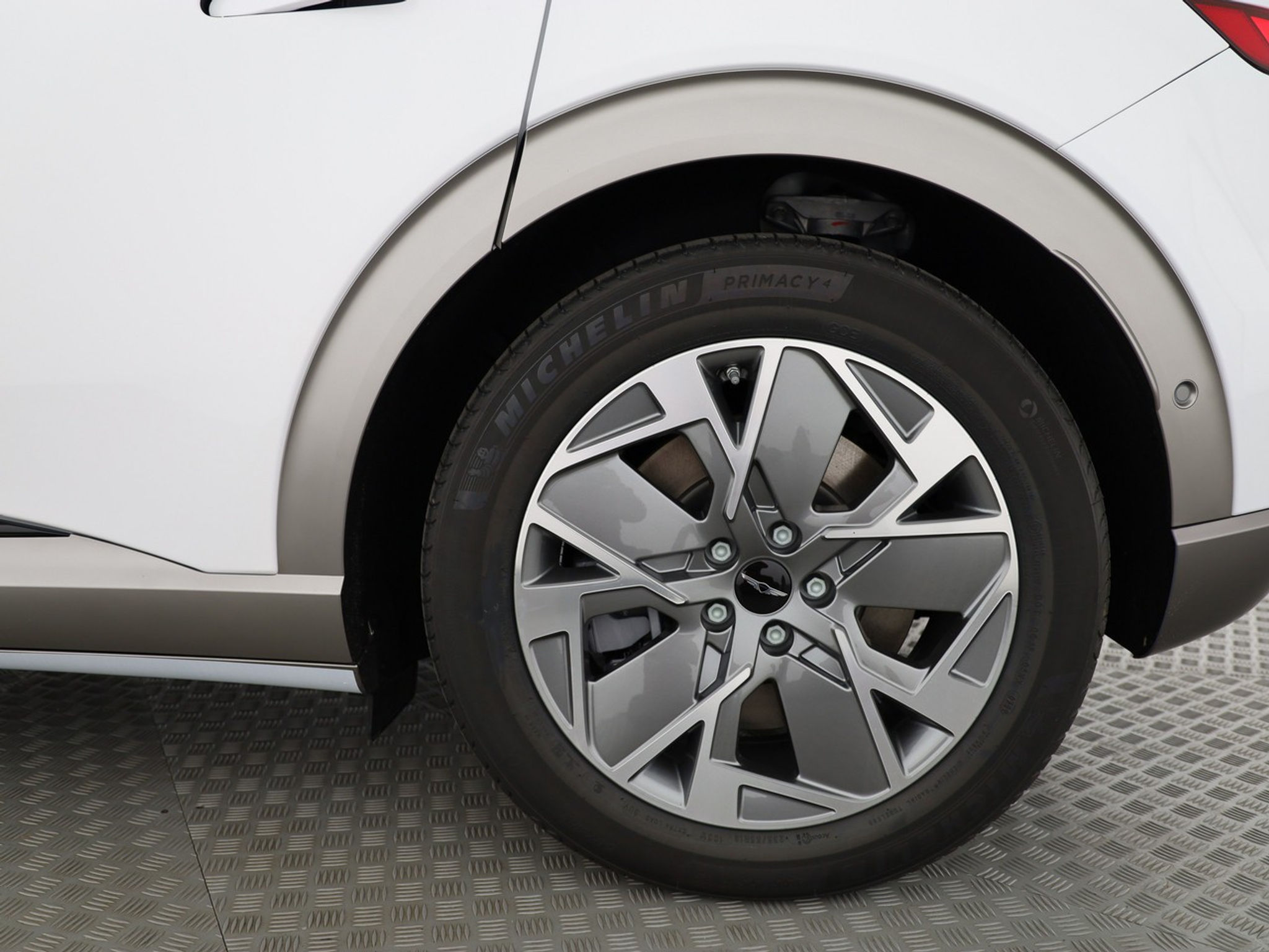 listing desktop thumbnail image 4