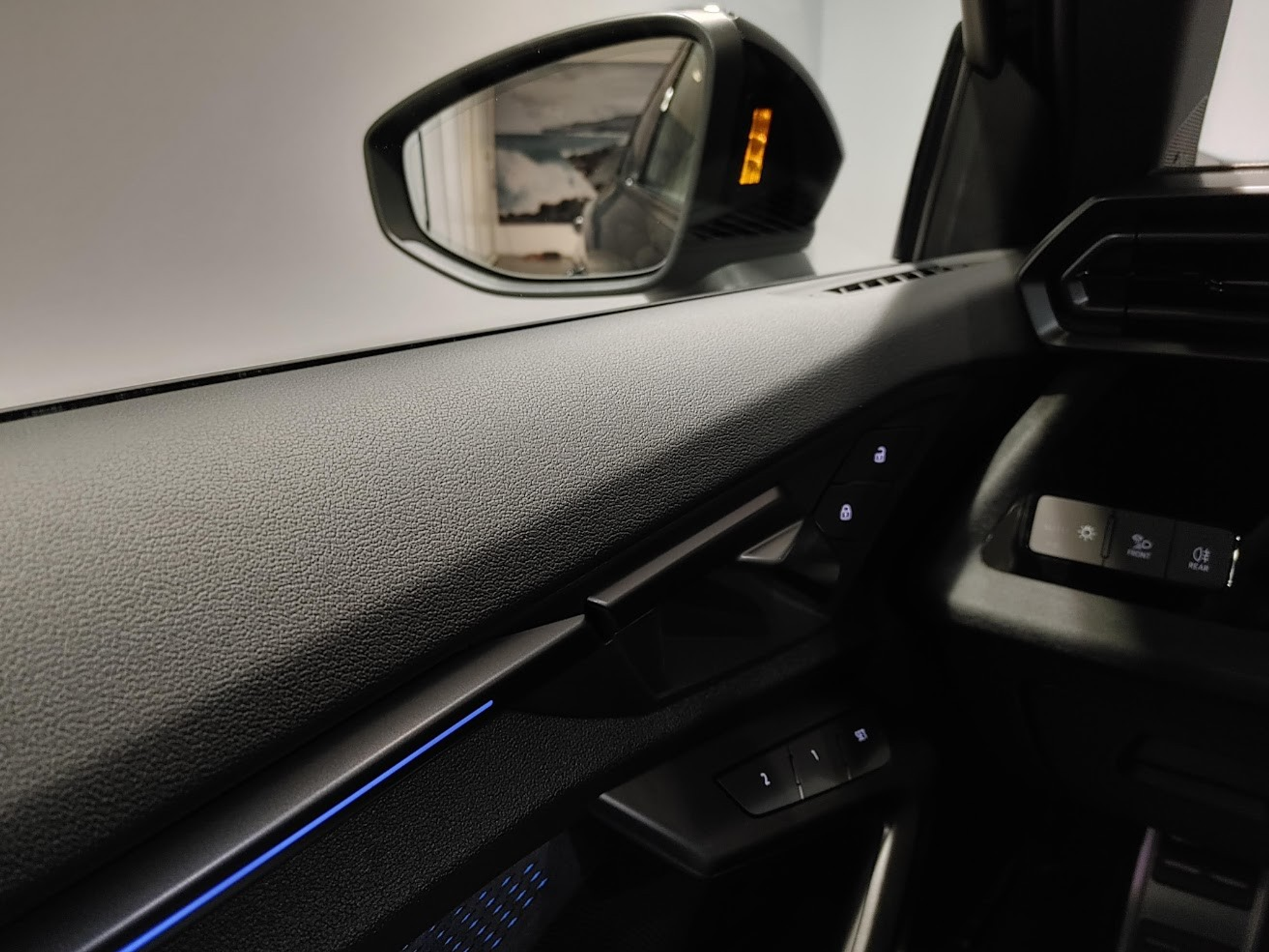 listing desktop thumbnail image 6