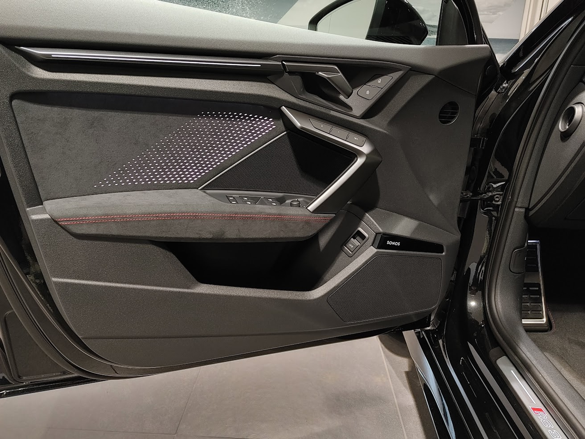 listing desktop thumbnail image 2