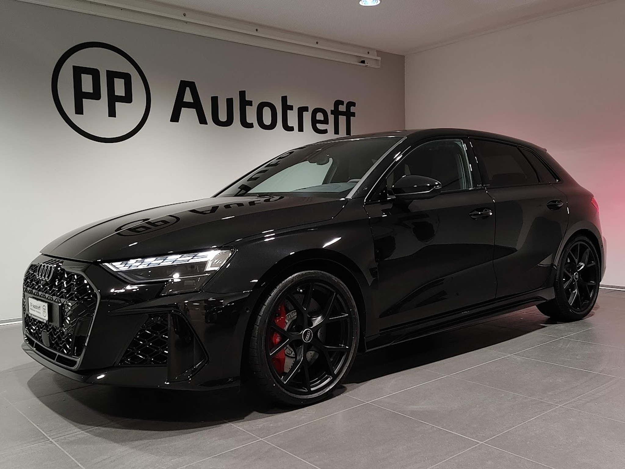 listing desktop thumbnail image 1