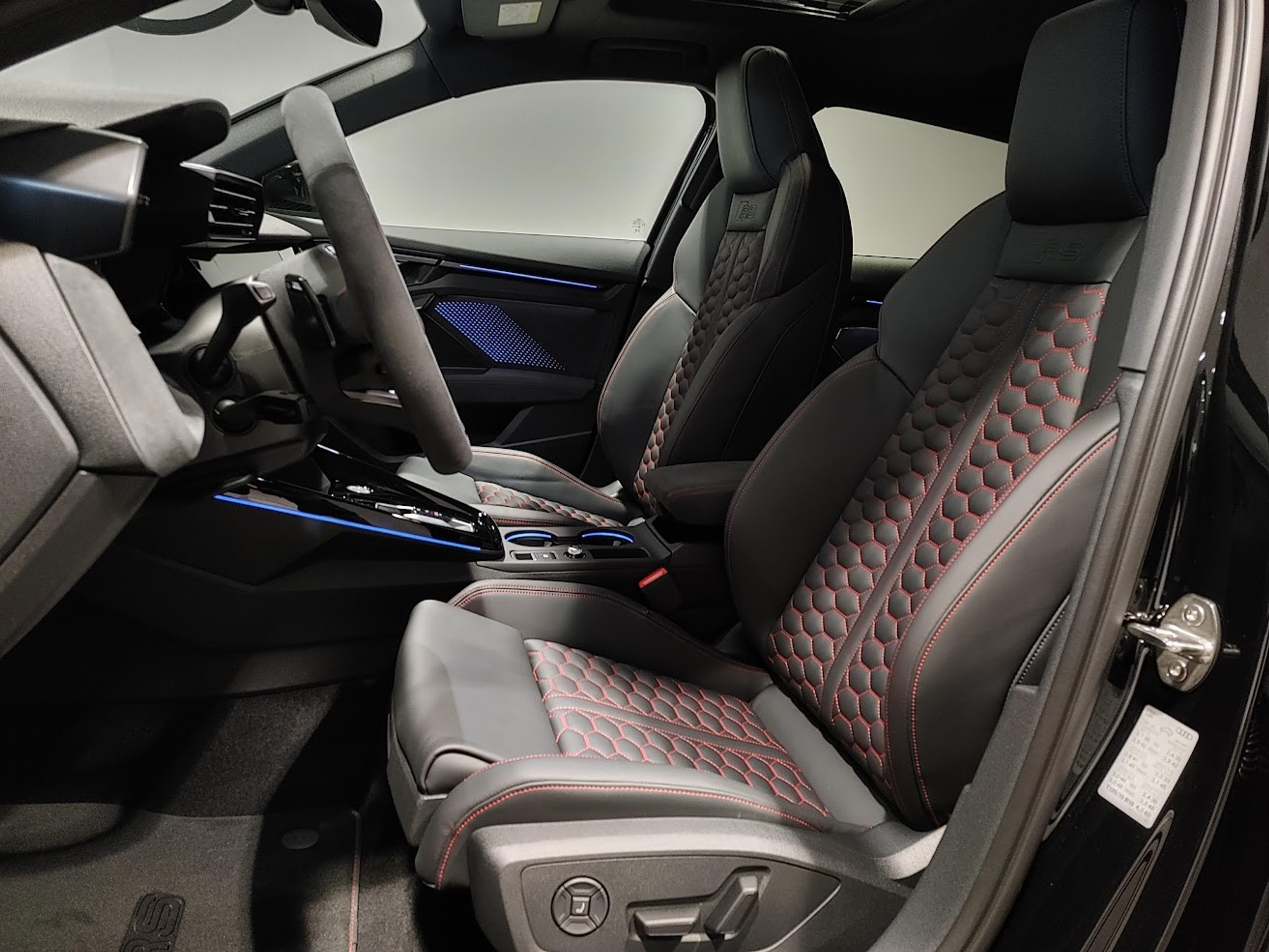 listing desktop thumbnail image 3