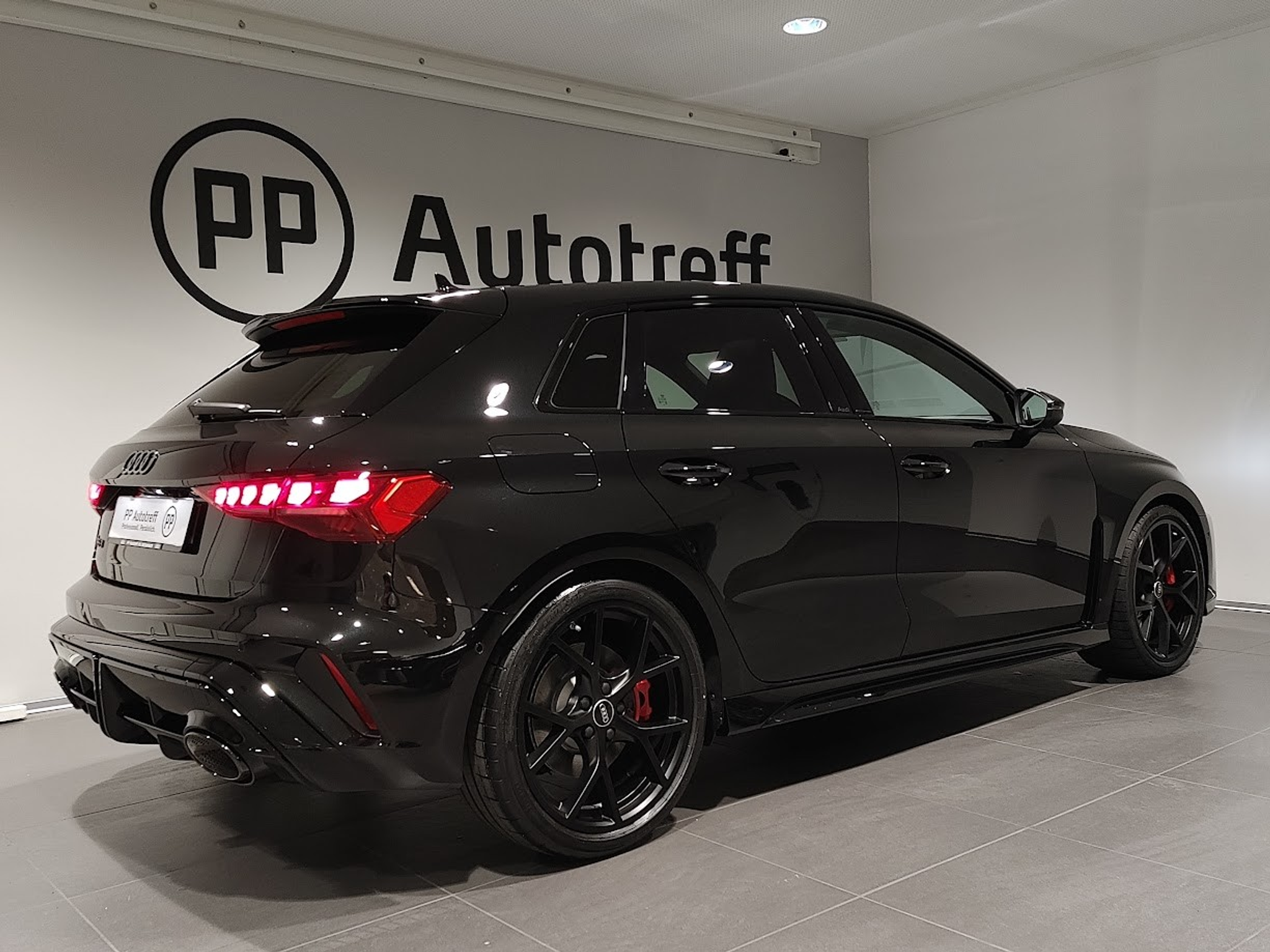 listing desktop thumbnail image 12