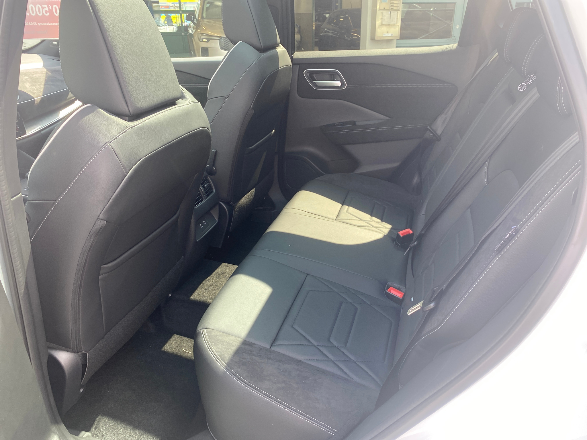 listing desktop thumbnail image 16