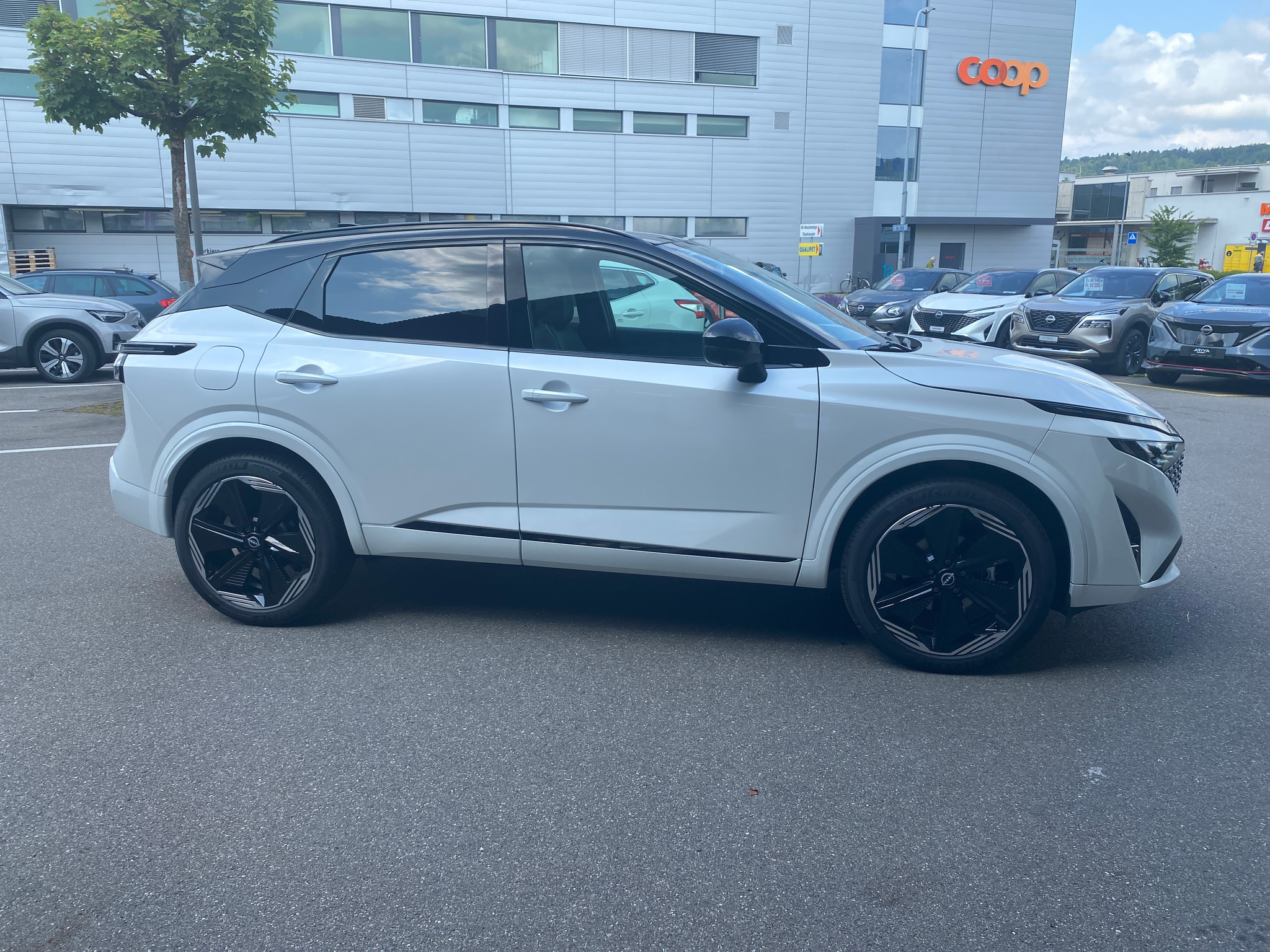 listing desktop thumbnail image 4