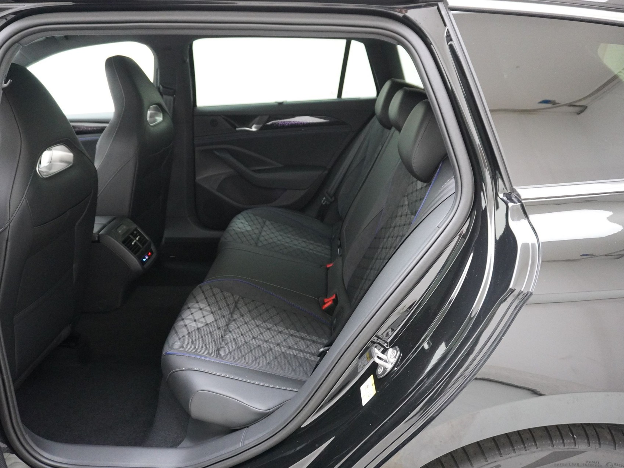 listing desktop thumbnail image 14