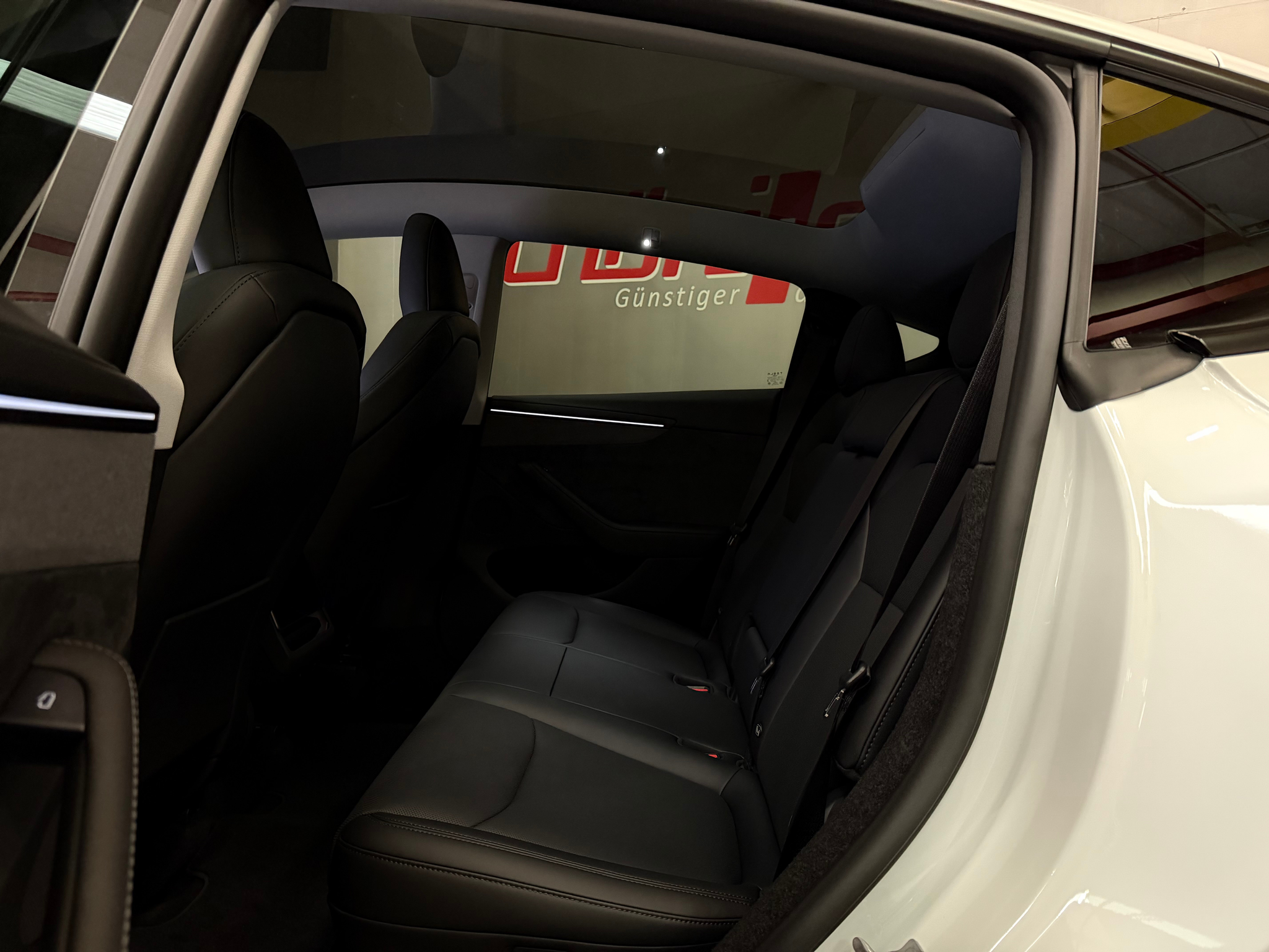 listing desktop thumbnail image 12