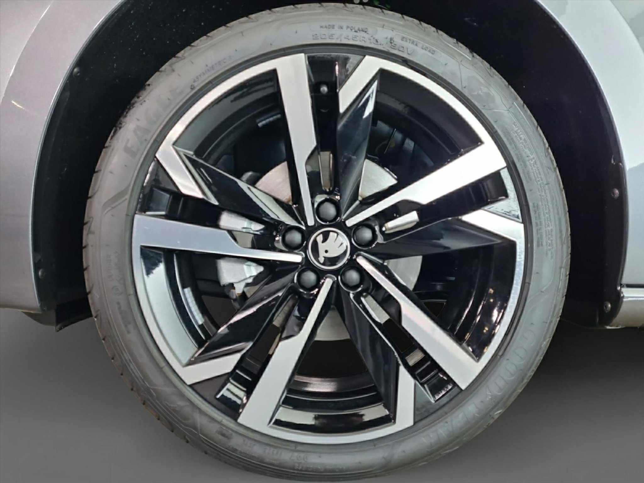 listing desktop thumbnail image 15