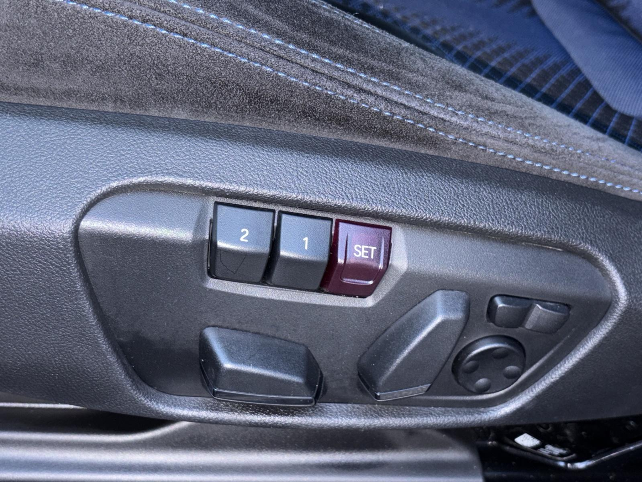 listing desktop thumbnail image 17