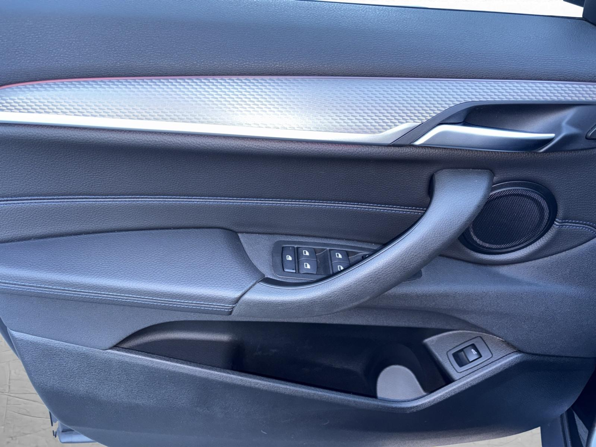 listing desktop thumbnail image 16