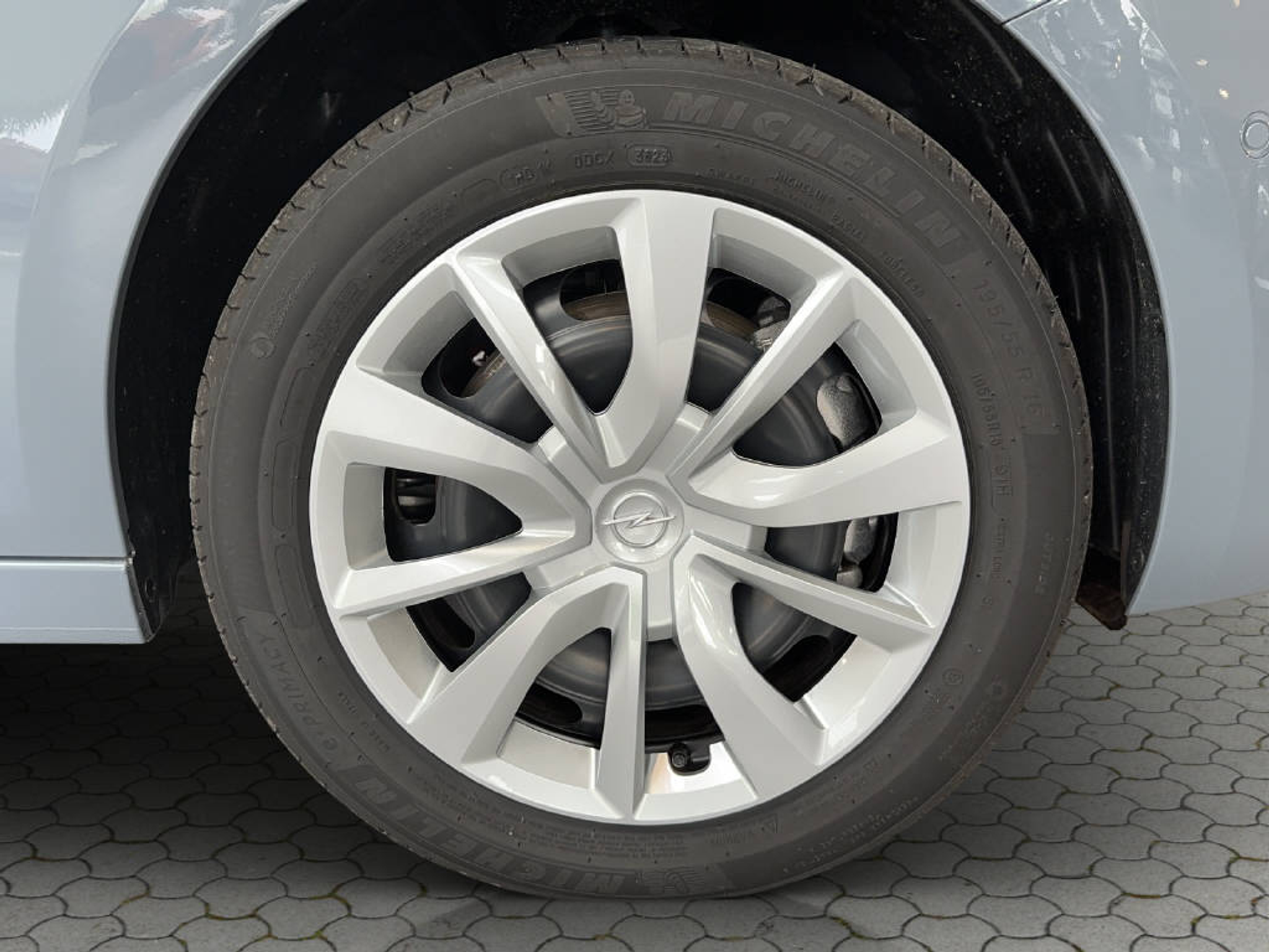 listing desktop thumbnail image 14