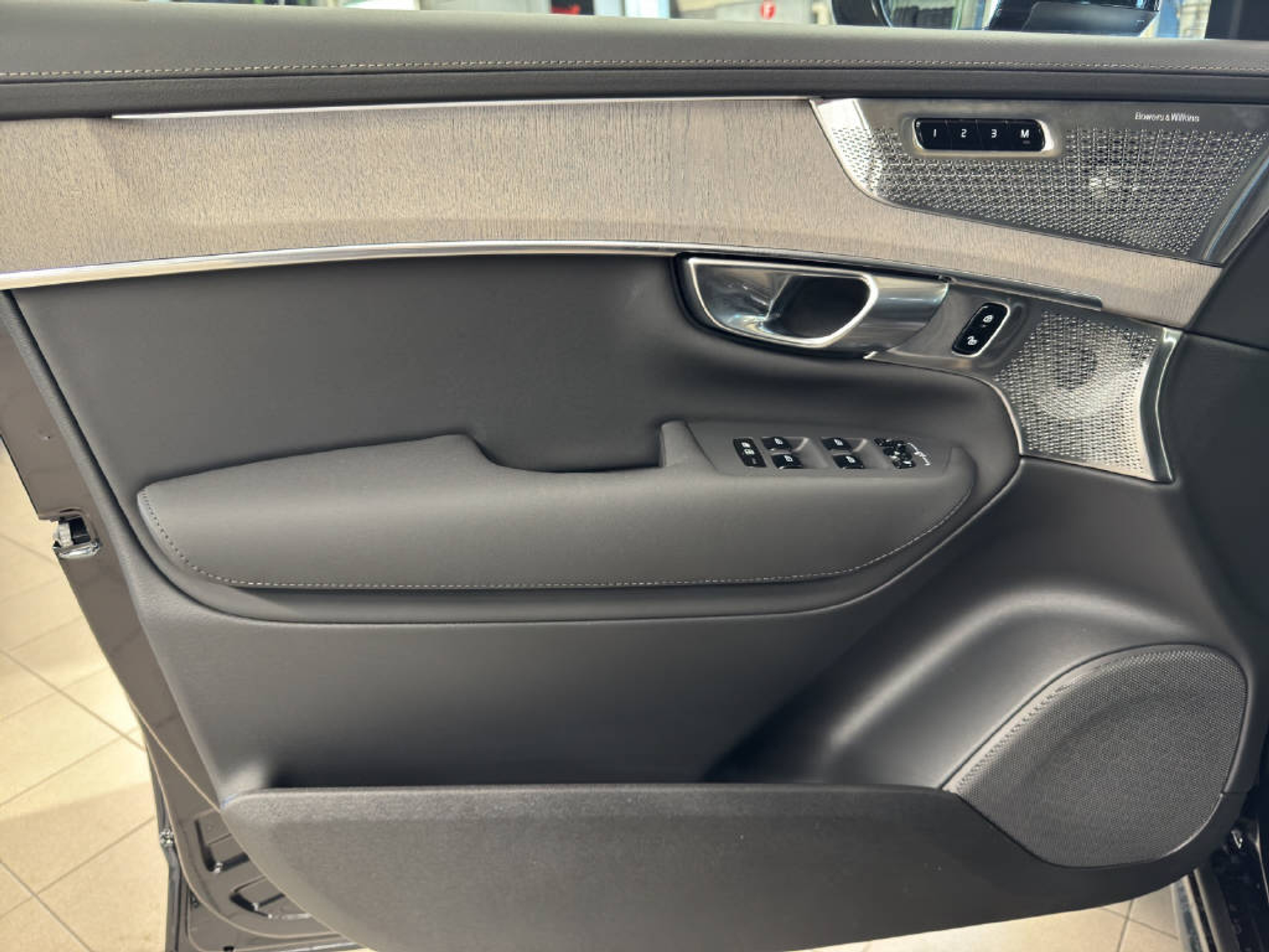 listing desktop thumbnail image 15