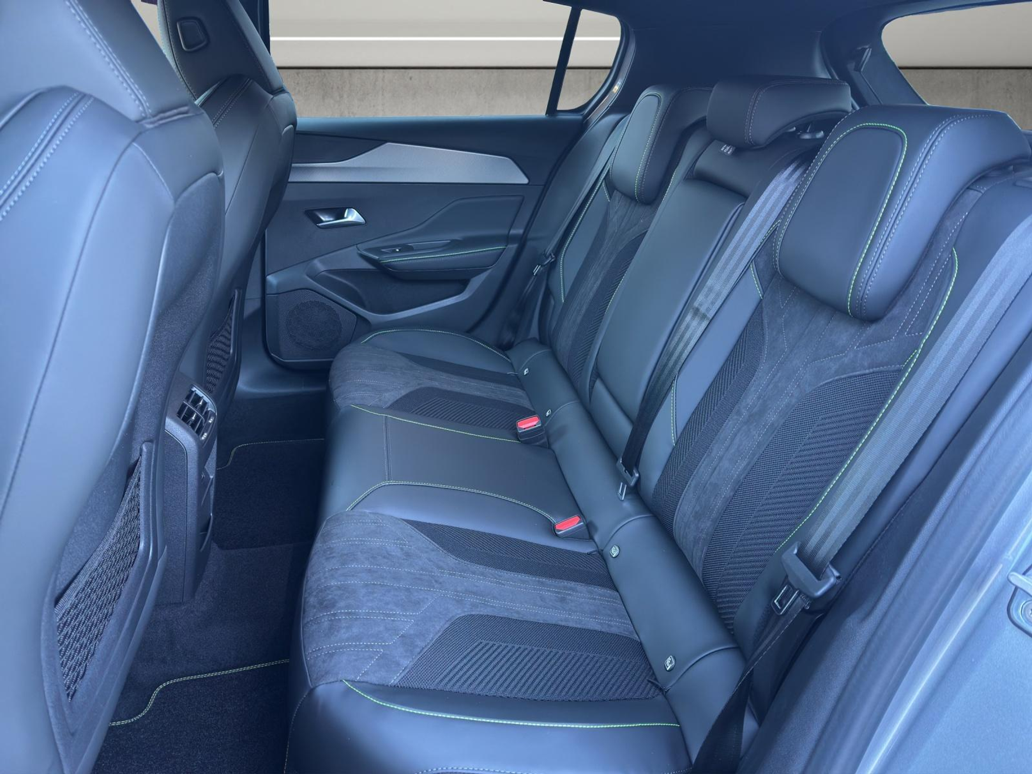 listing desktop thumbnail image 12