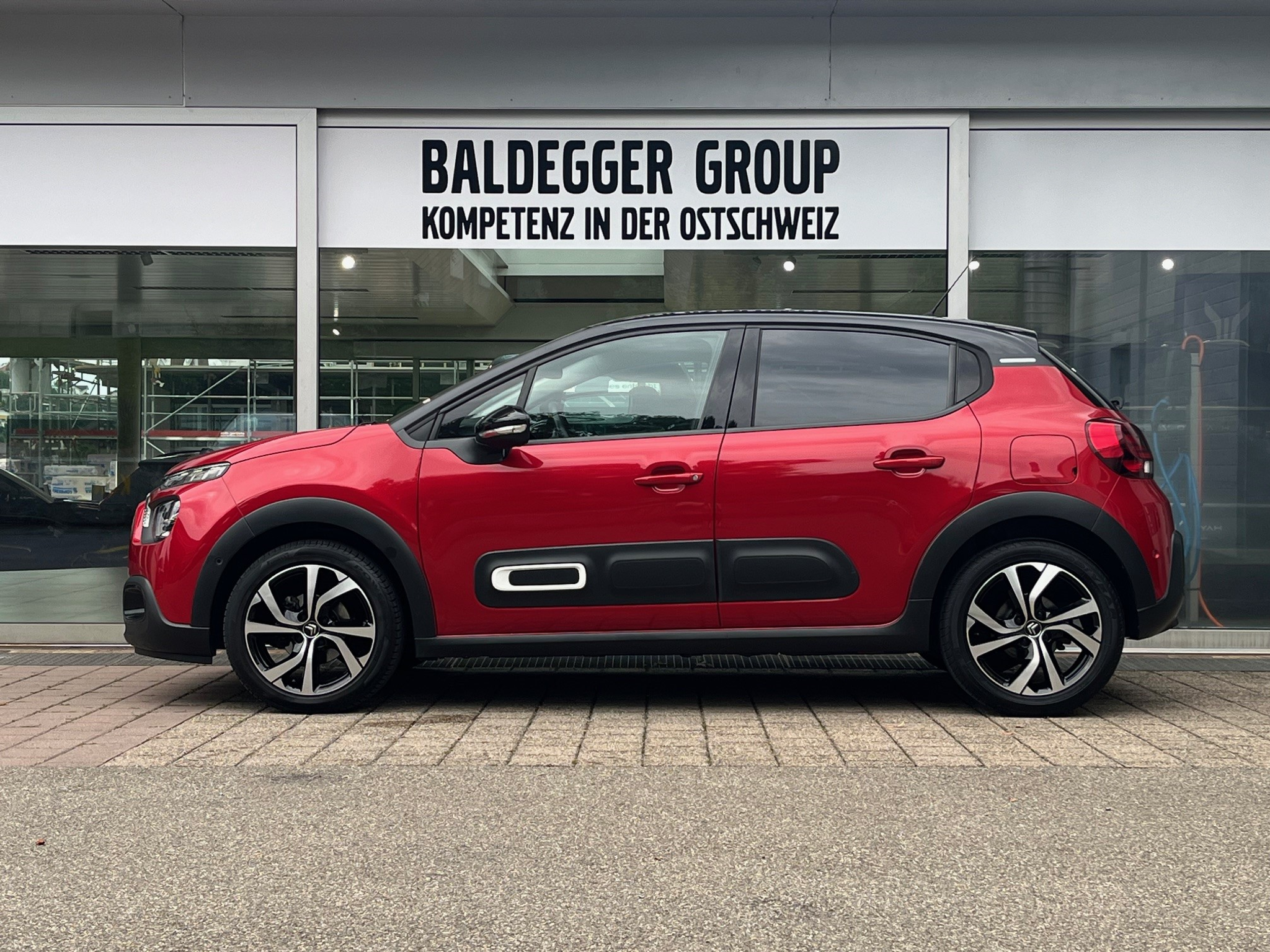 listing desktop thumbnail image 1