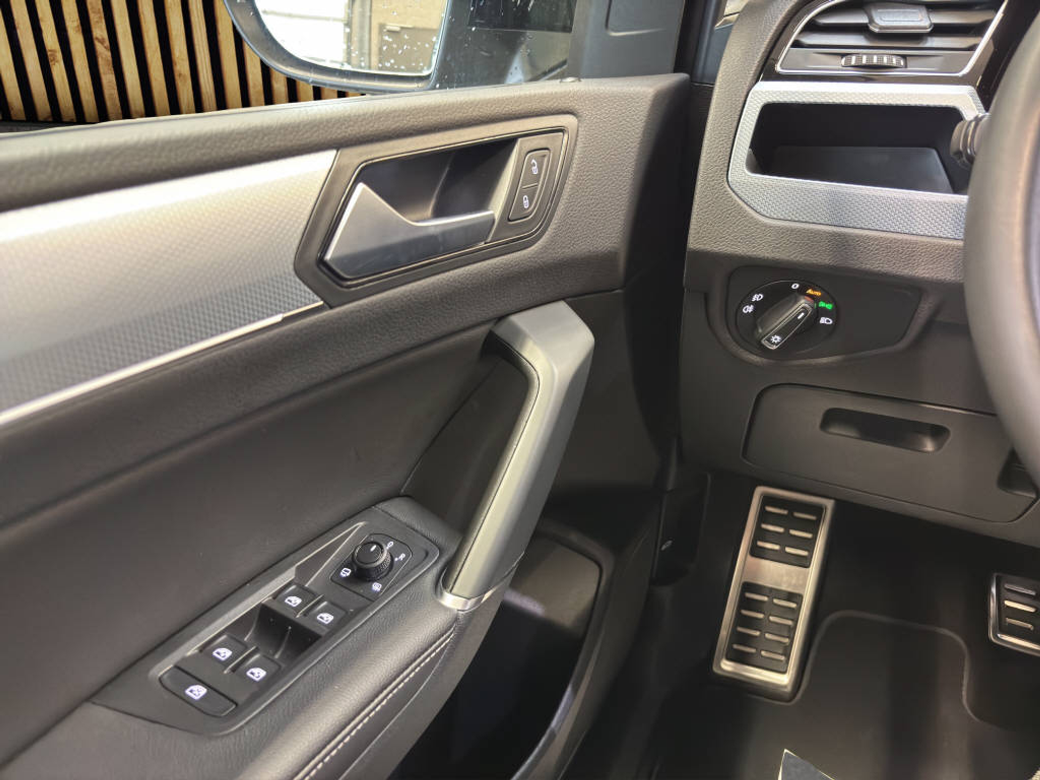 listing desktop thumbnail image 13