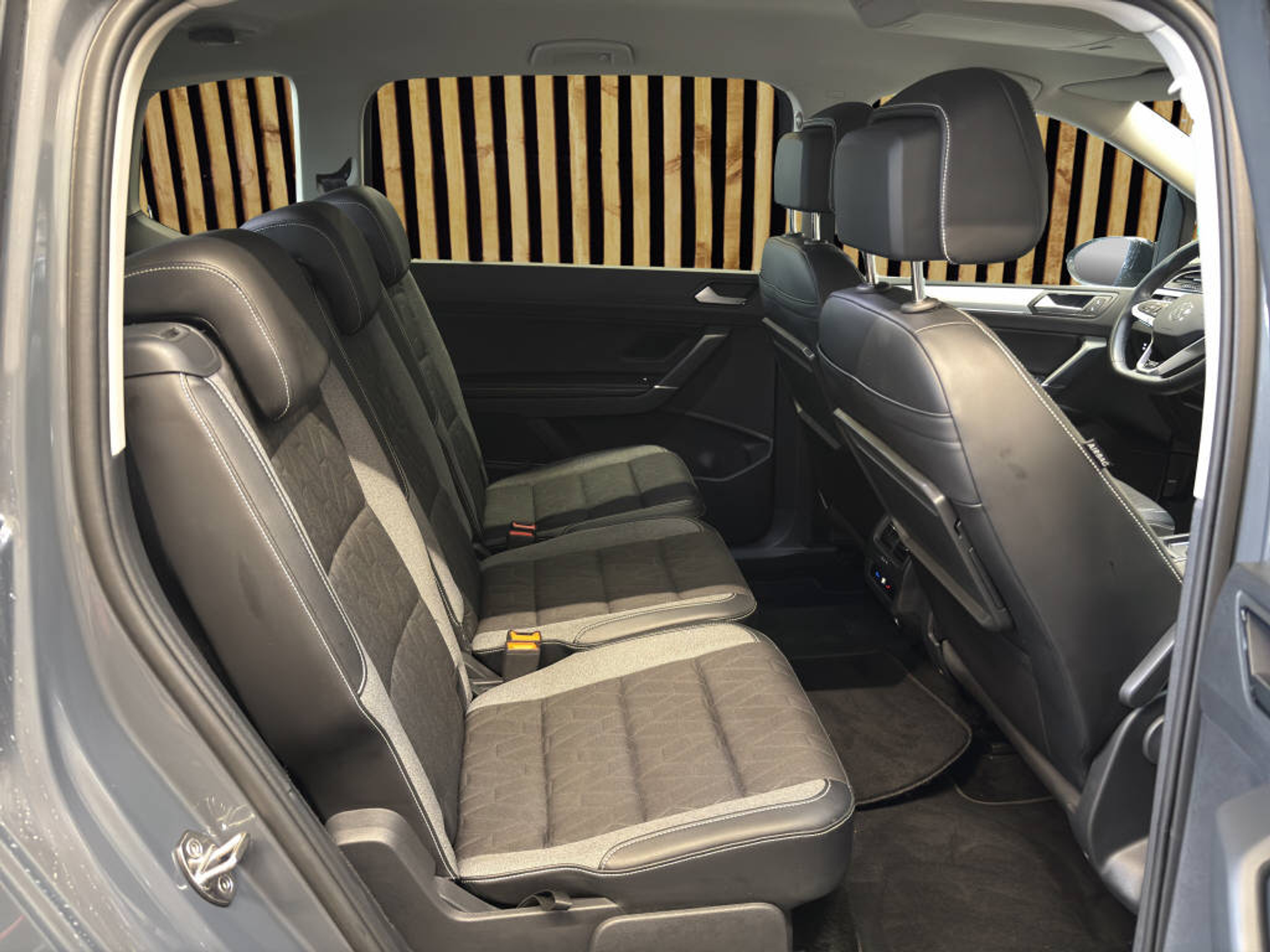 listing desktop thumbnail image 5