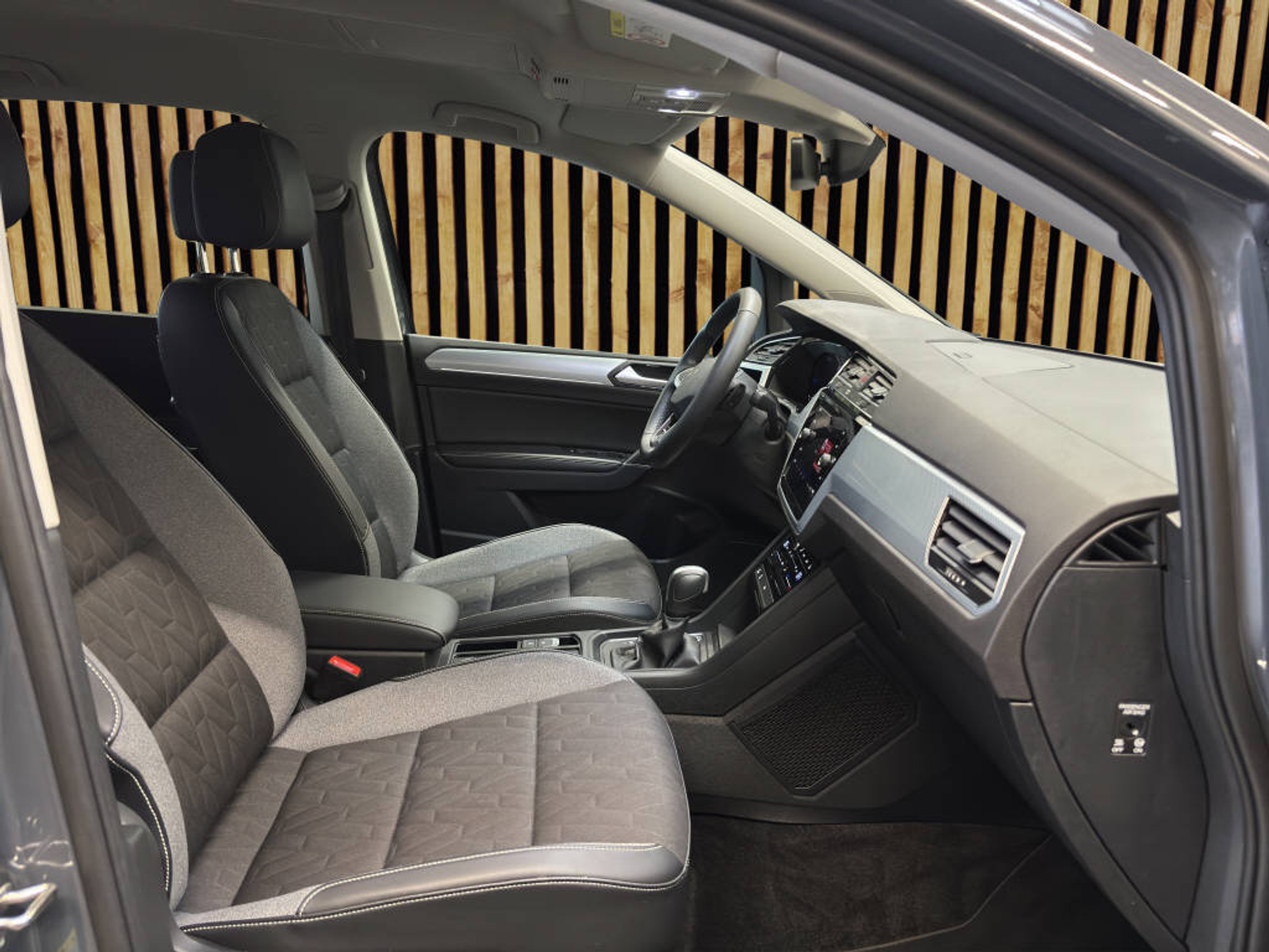 listing desktop thumbnail image 4