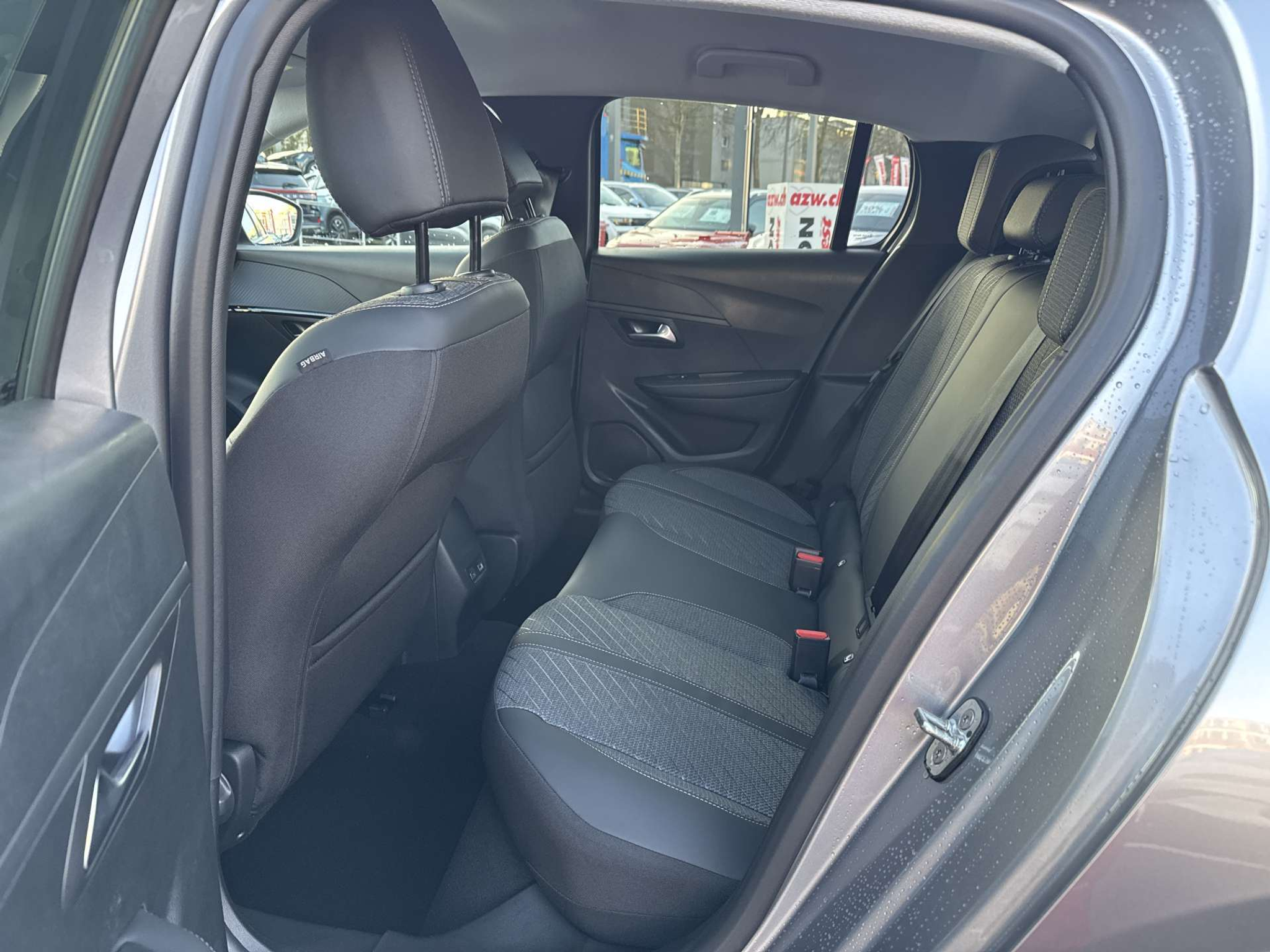 listing desktop thumbnail image 6