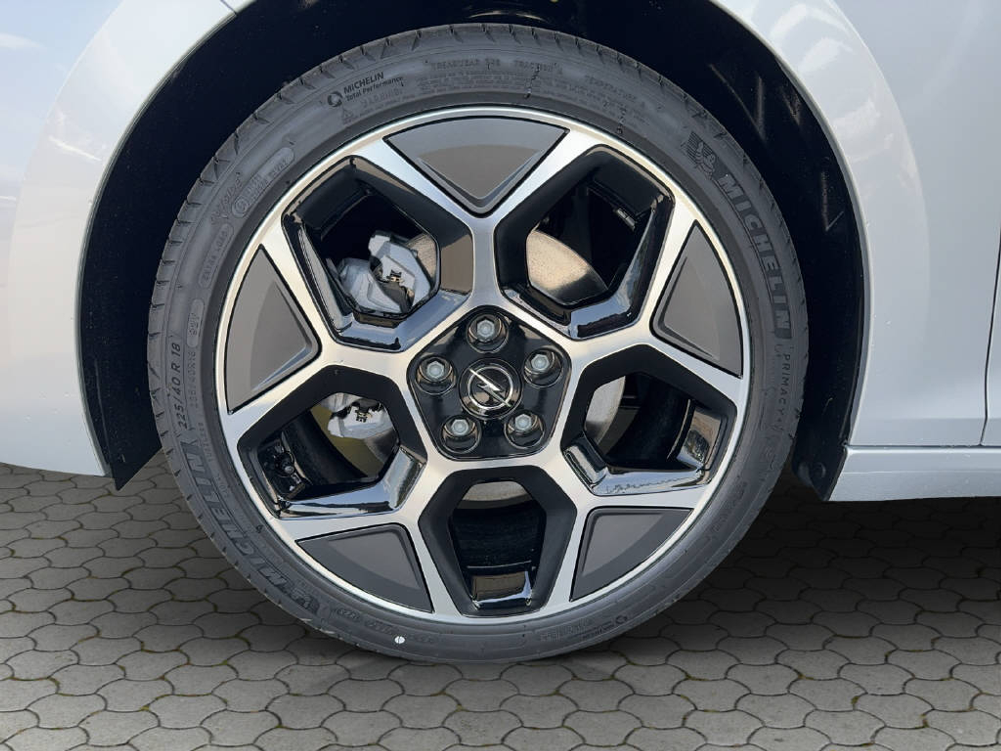 listing desktop thumbnail image 12