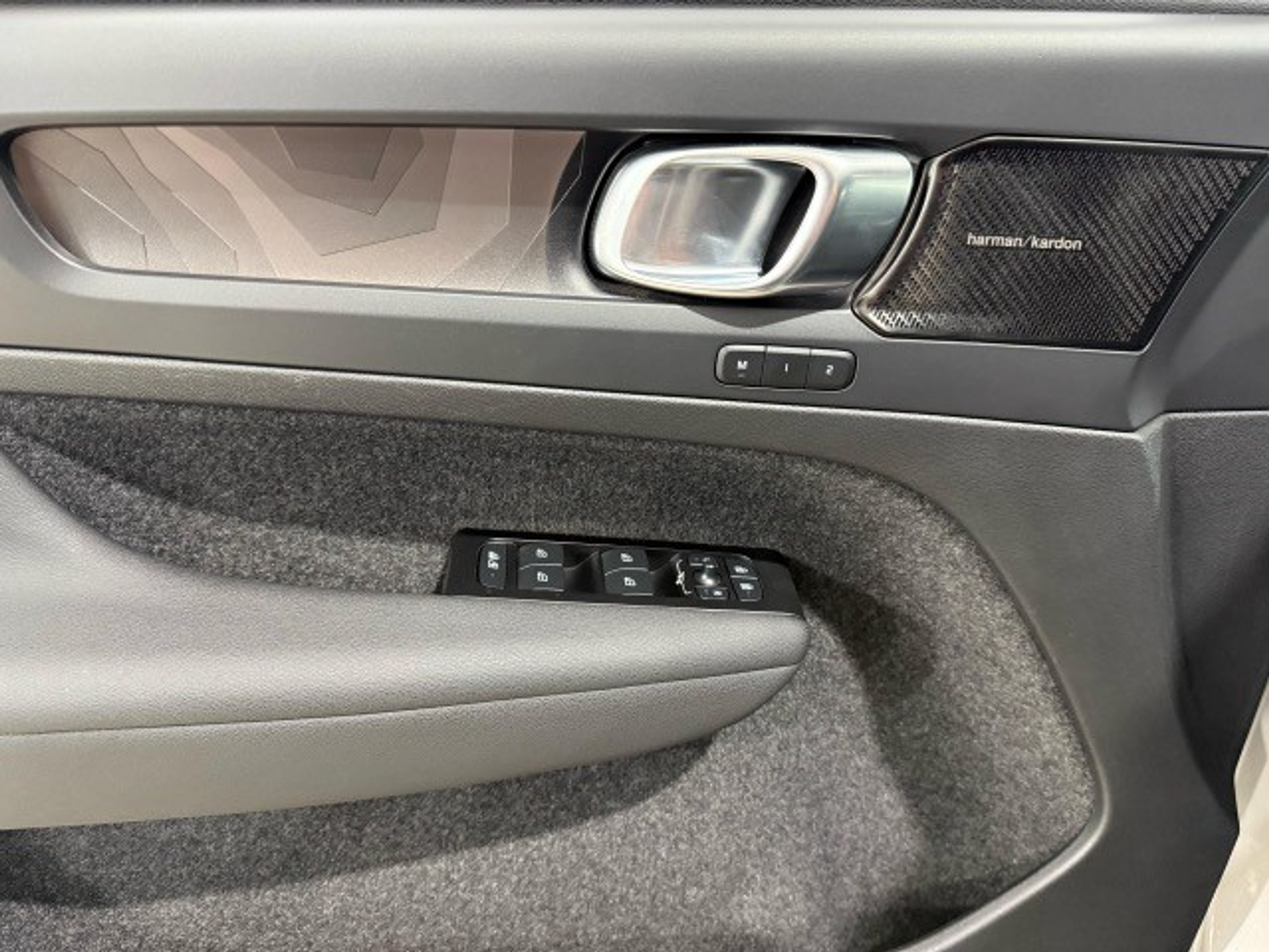 listing desktop thumbnail image 14