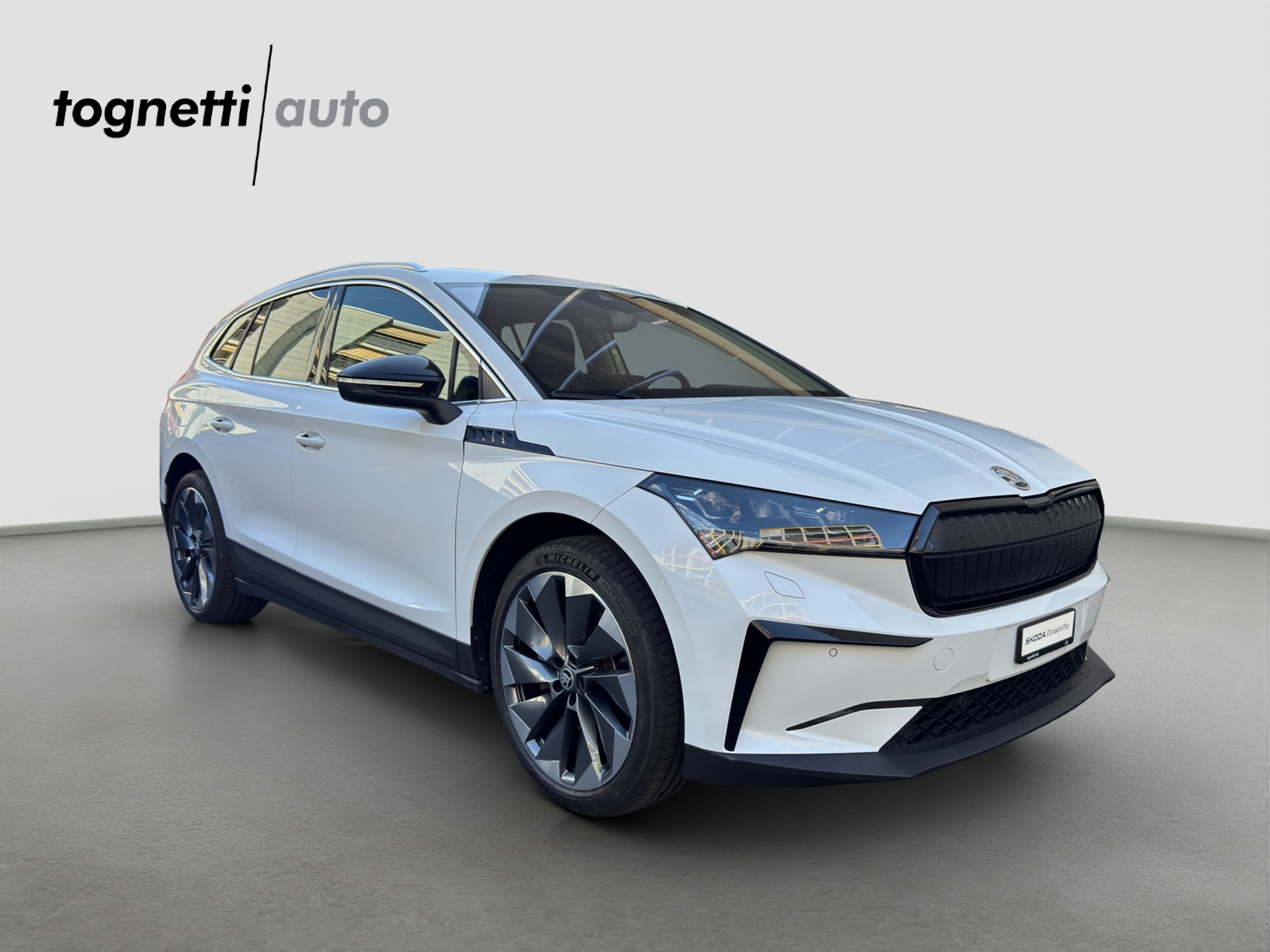 listing desktop thumbnail image 1