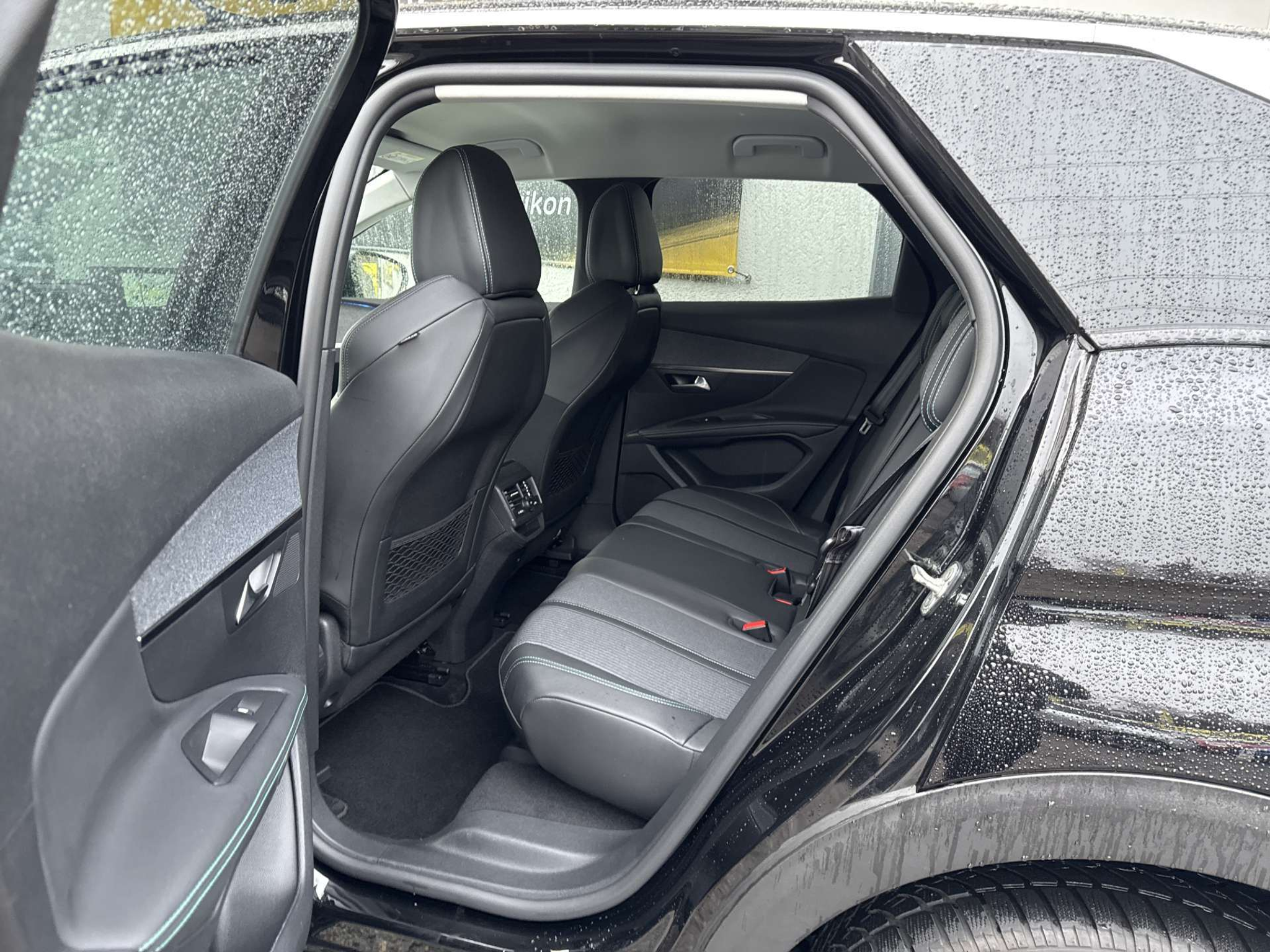 listing desktop thumbnail image 7