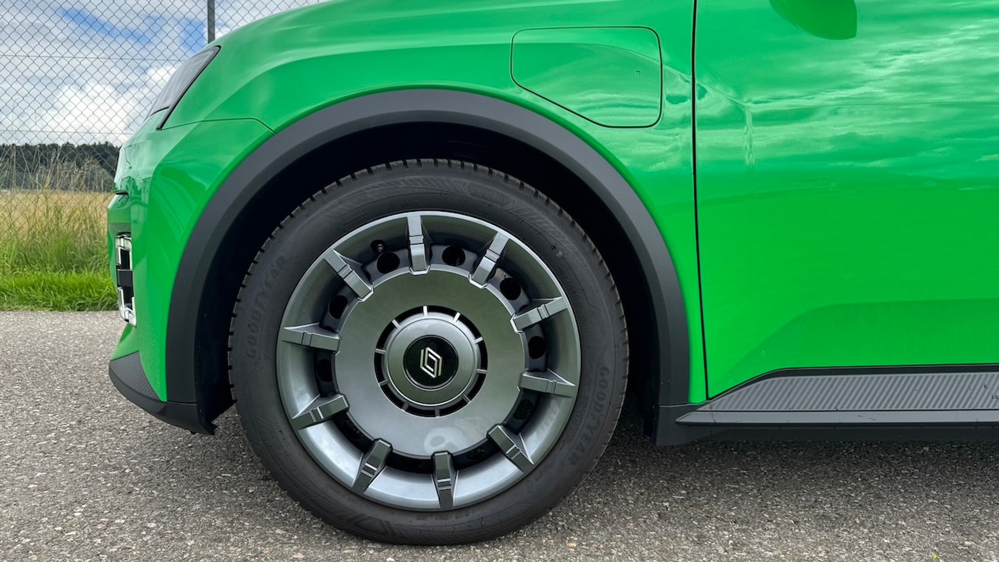 listing desktop thumbnail image 12