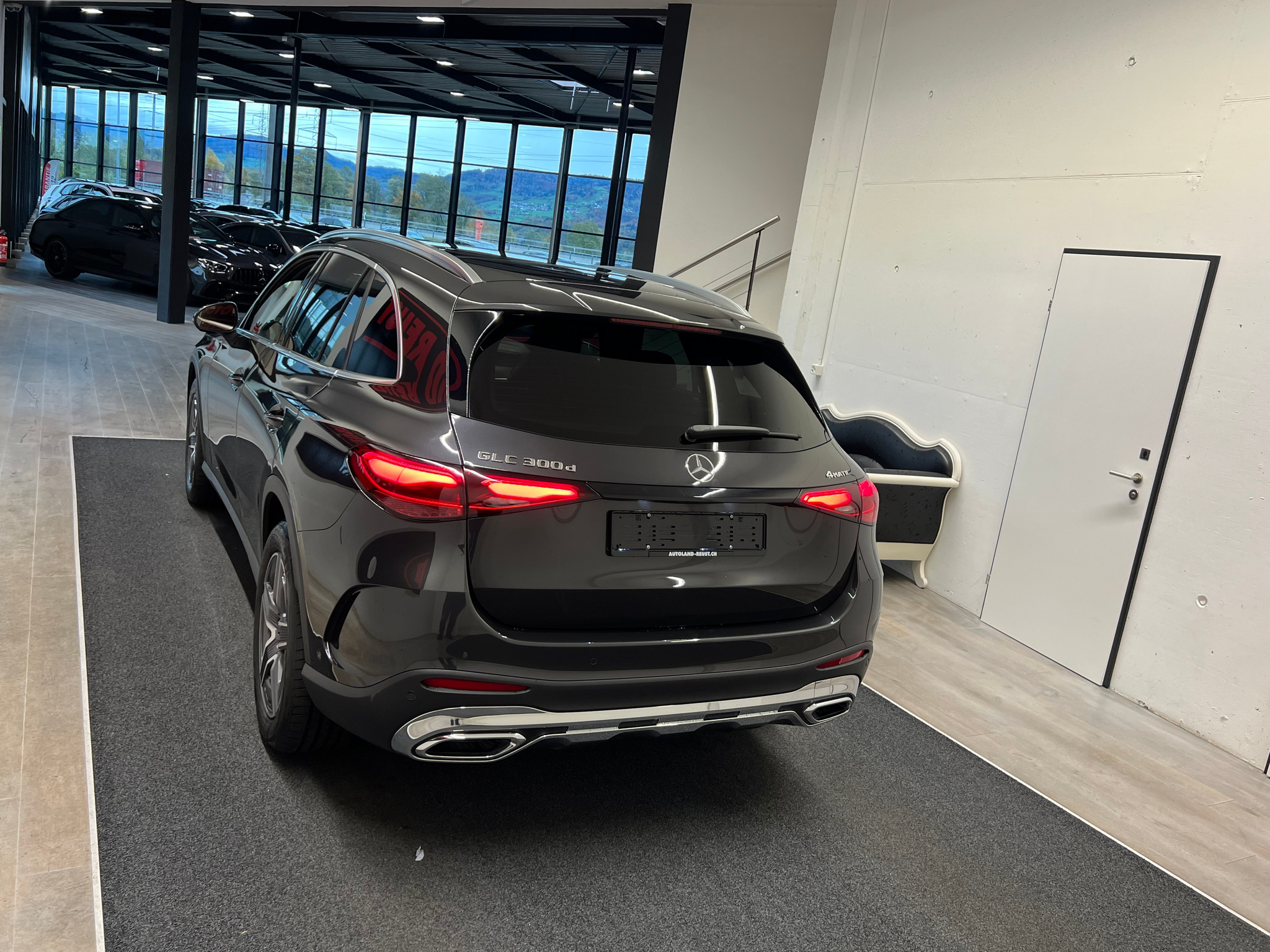 listing desktop thumbnail image 7