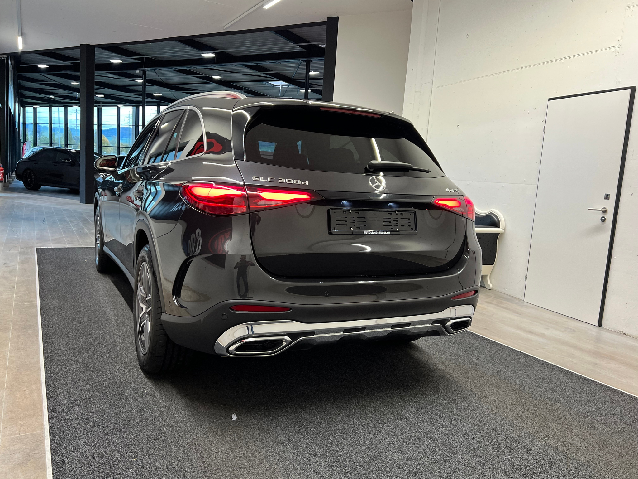 listing desktop thumbnail image 6