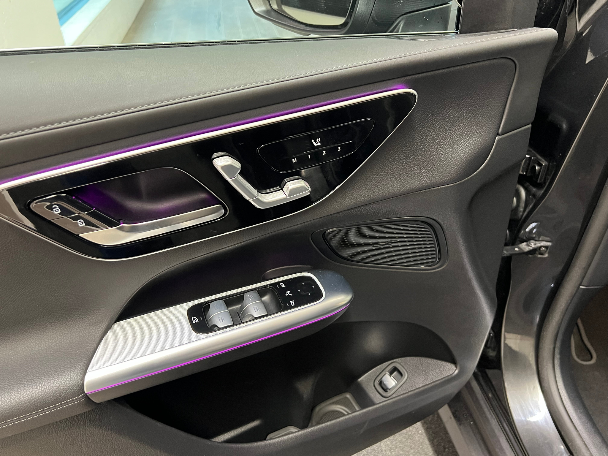 listing desktop thumbnail image 11