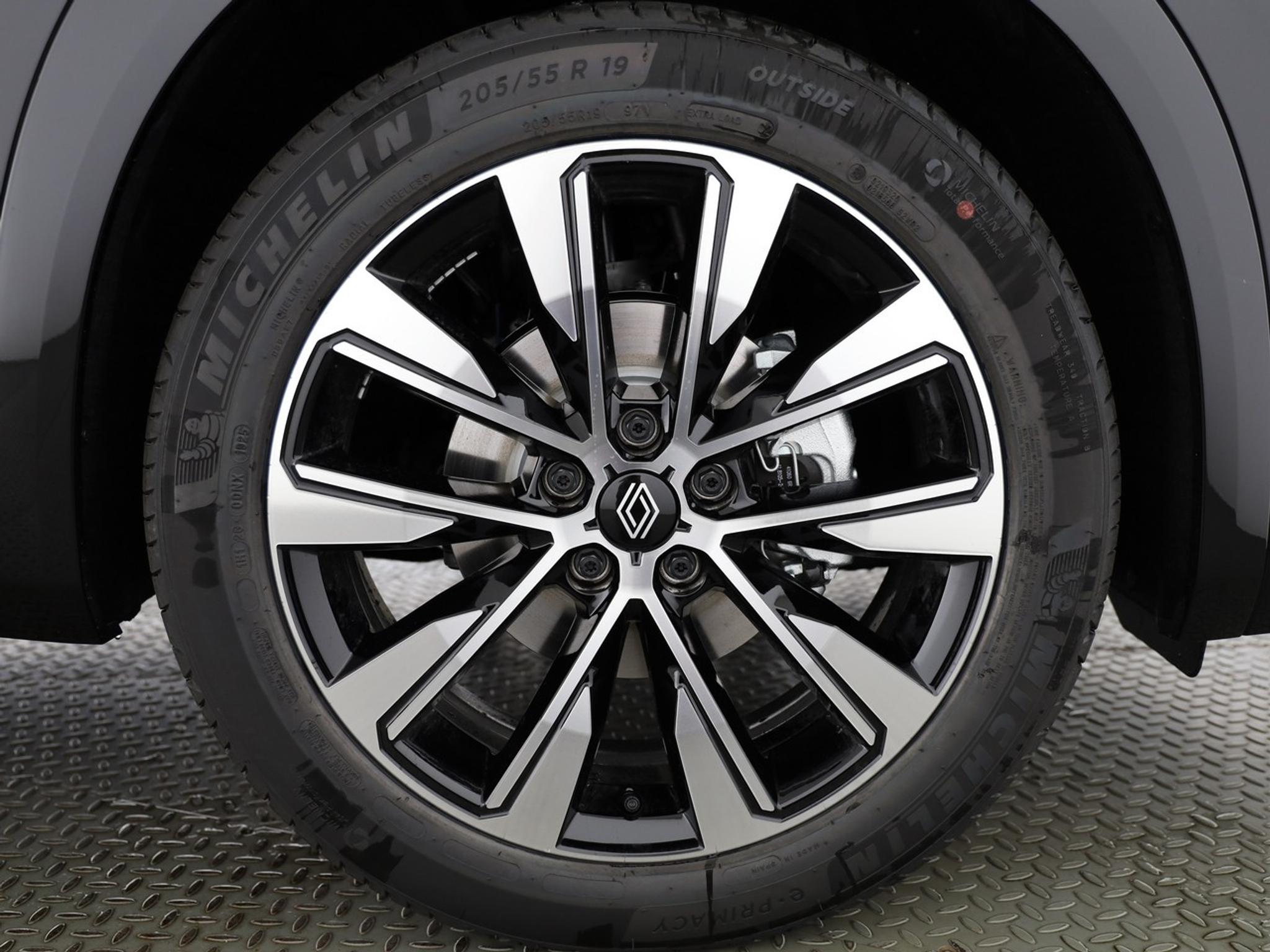 listing desktop thumbnail image 3