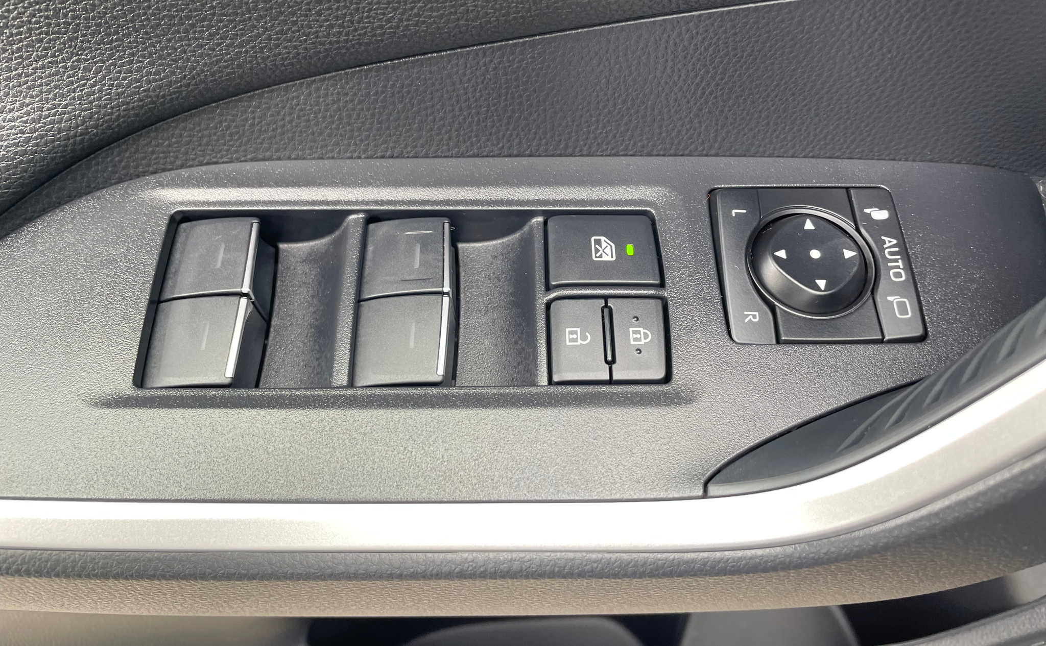 listing desktop thumbnail image 21