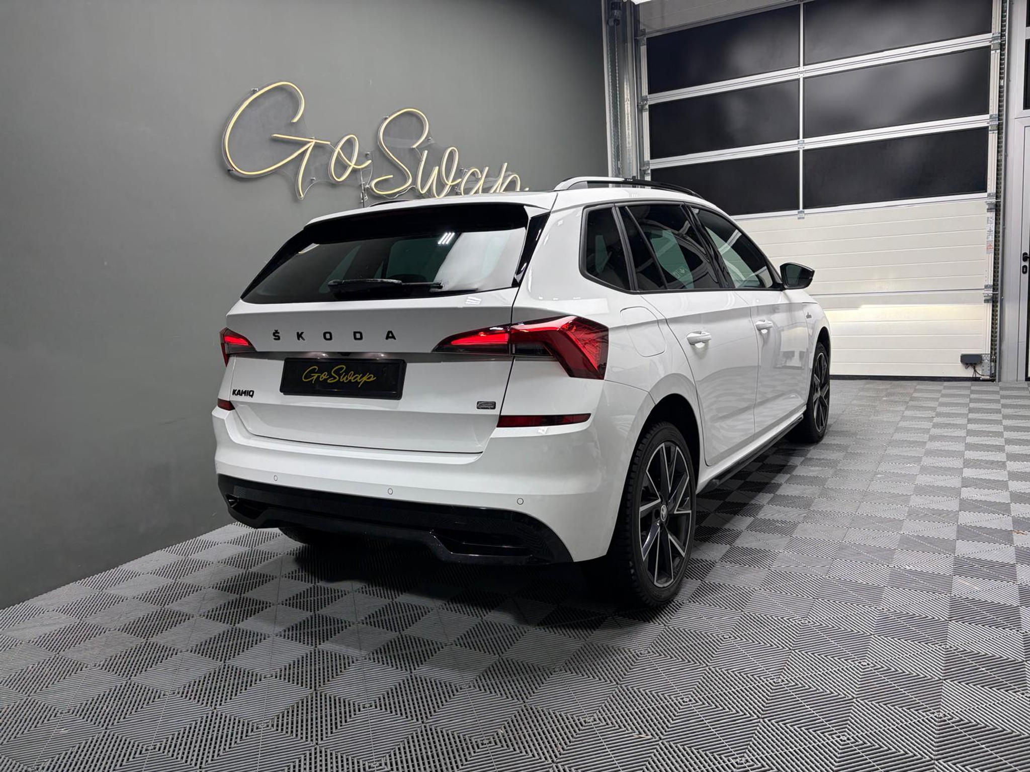 listing desktop thumbnail image 3