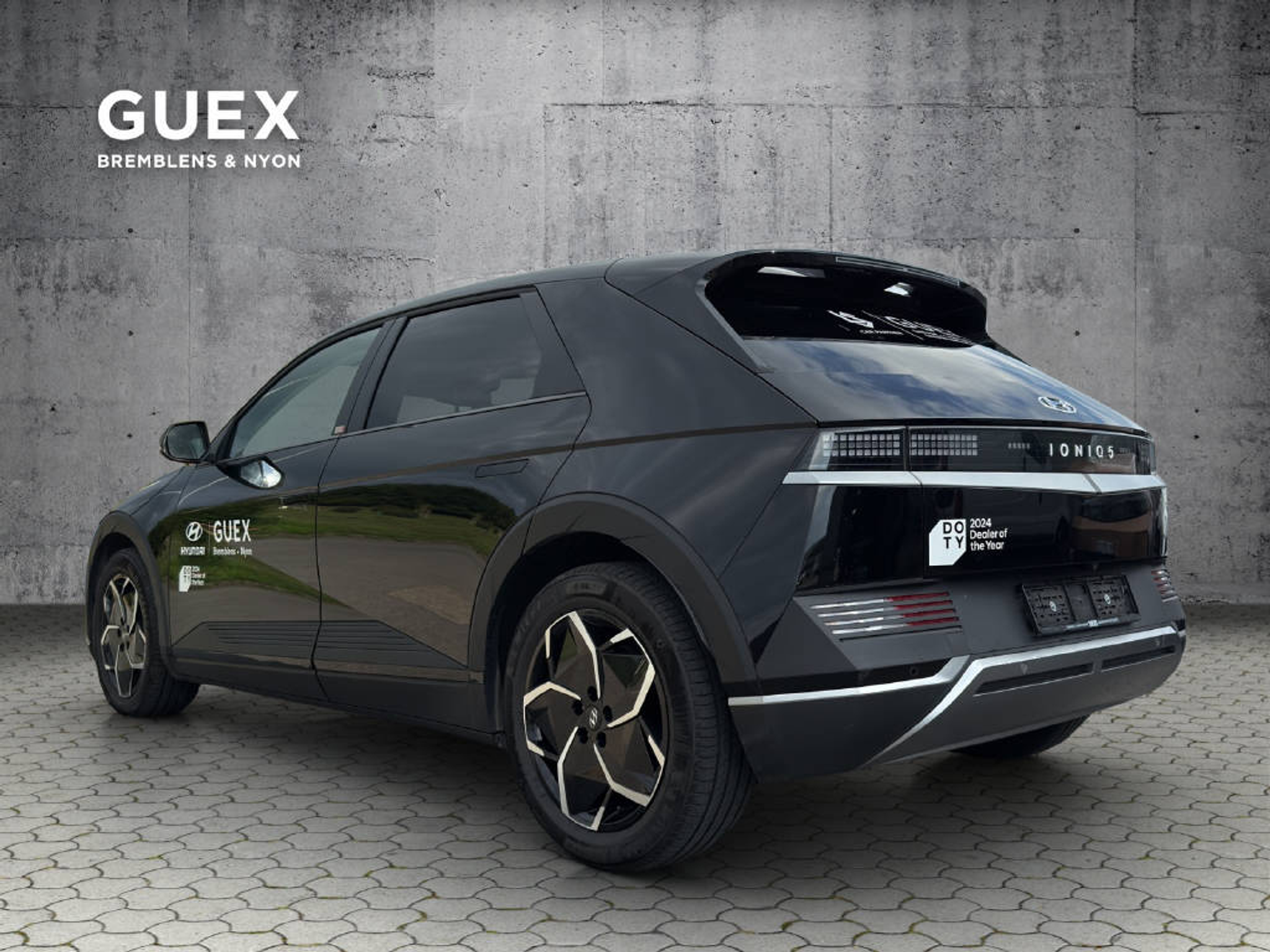 listing desktop thumbnail image 2