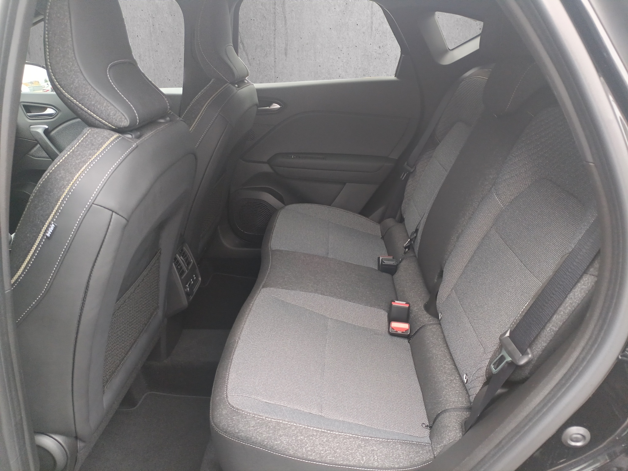 listing desktop thumbnail image 11