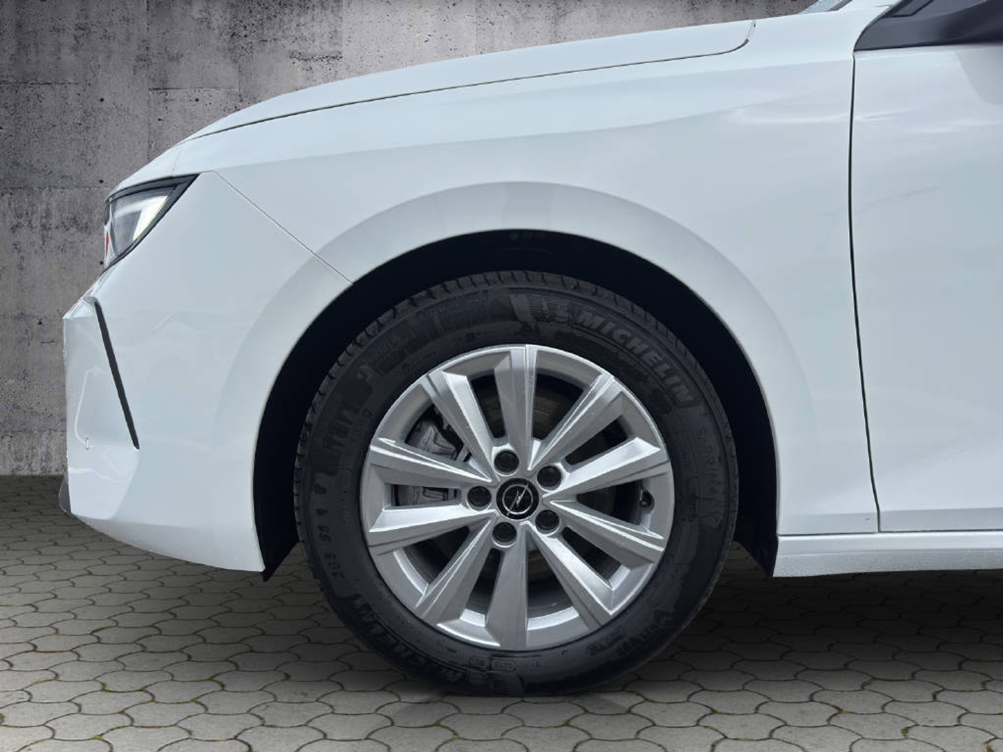 listing desktop thumbnail image 12