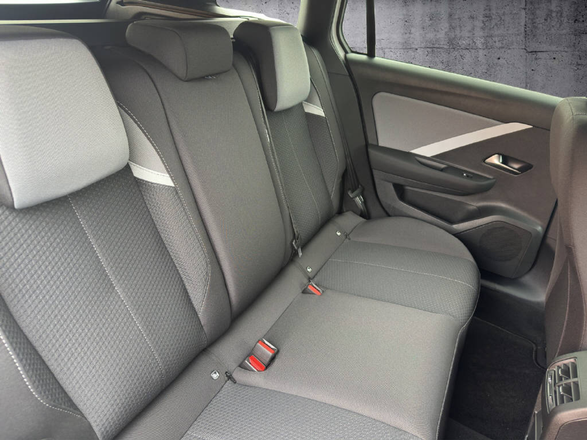 listing desktop thumbnail image 11