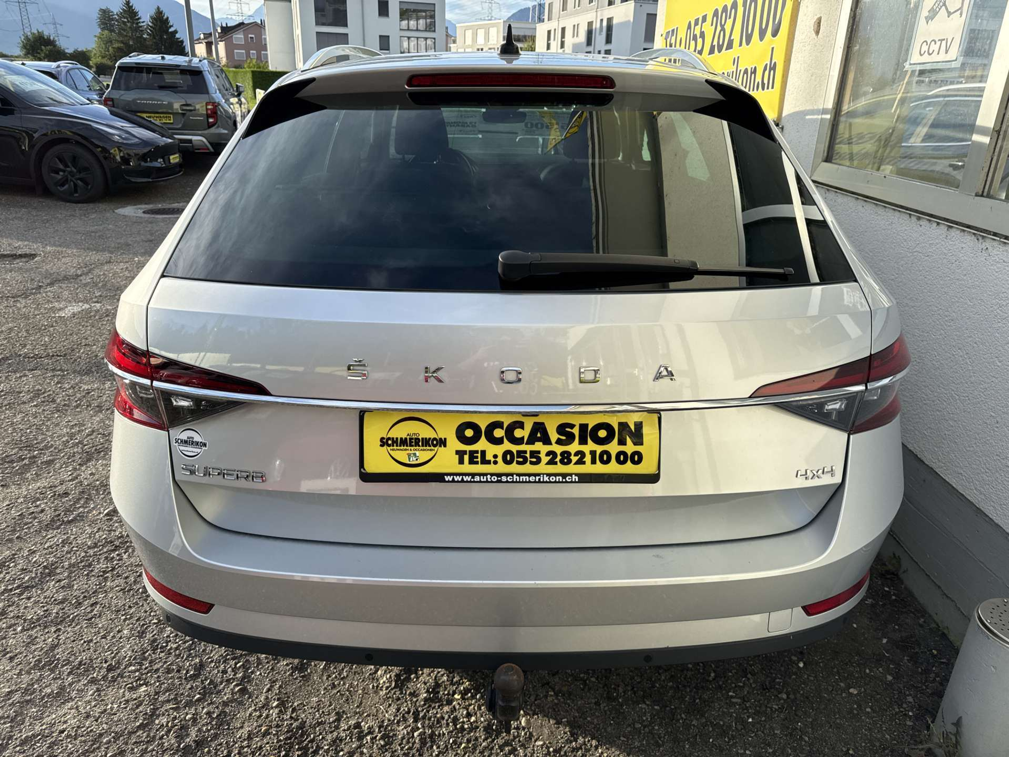 listing desktop thumbnail image 3