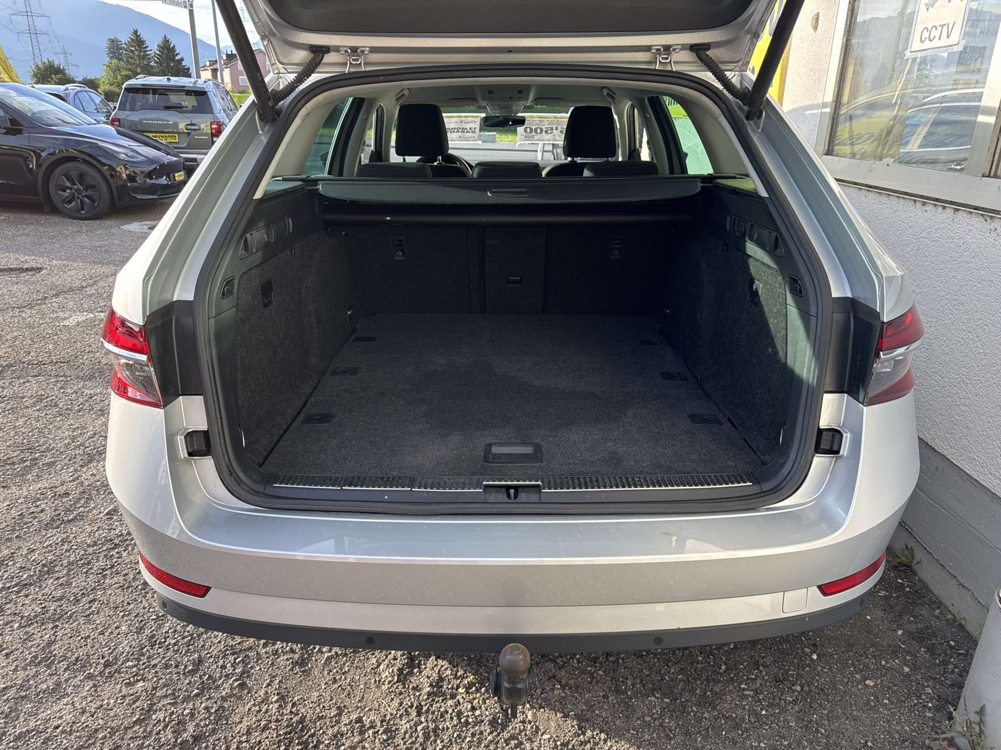 listing desktop thumbnail image 8