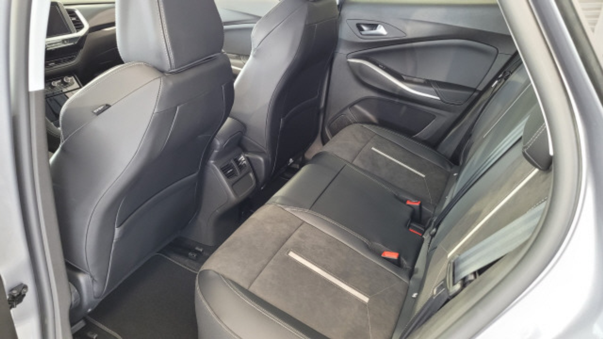 listing desktop thumbnail image 5