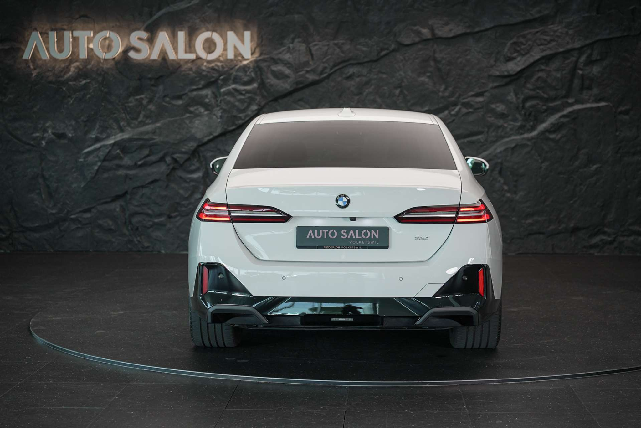 listing desktop thumbnail image 4