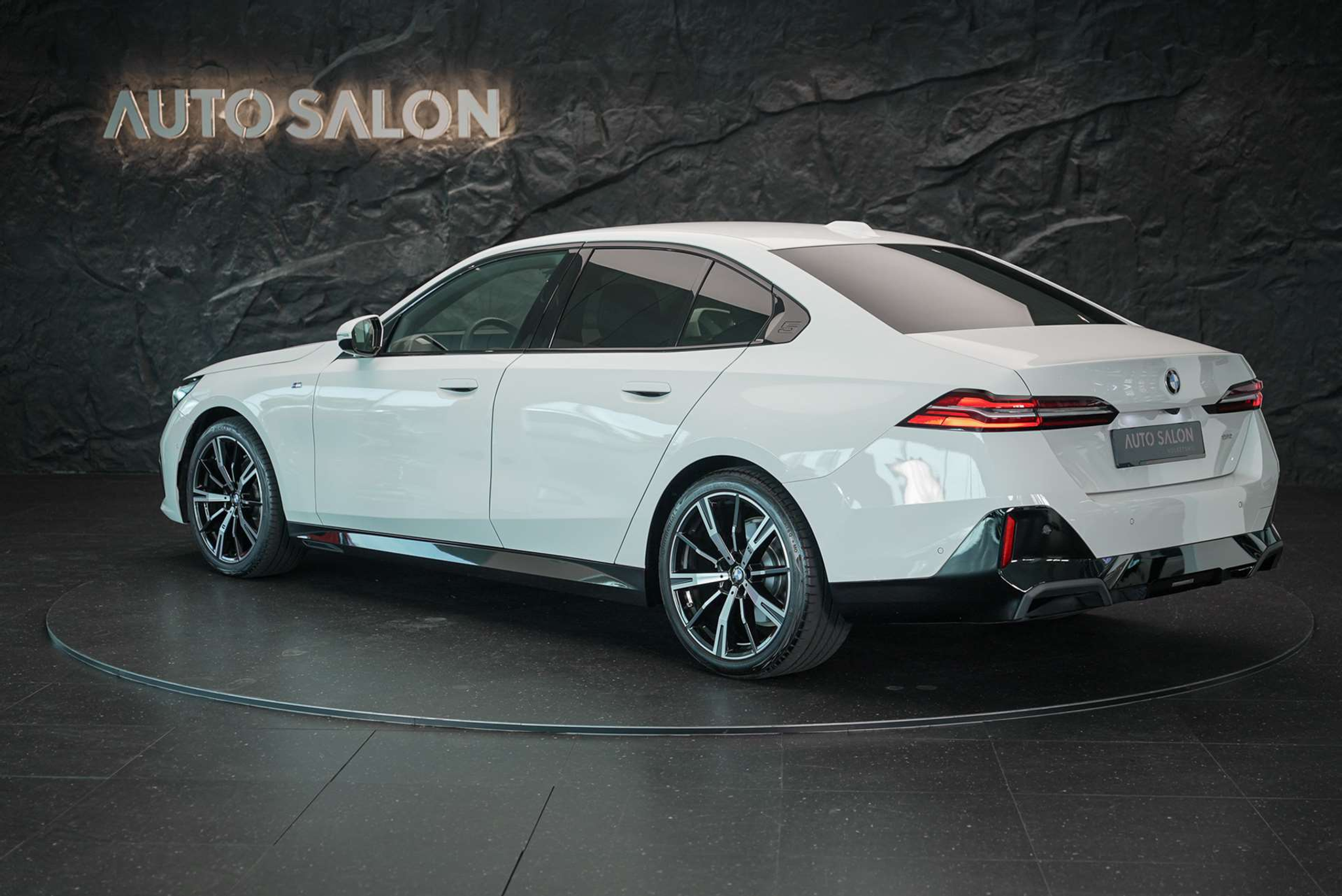 listing desktop thumbnail image 3