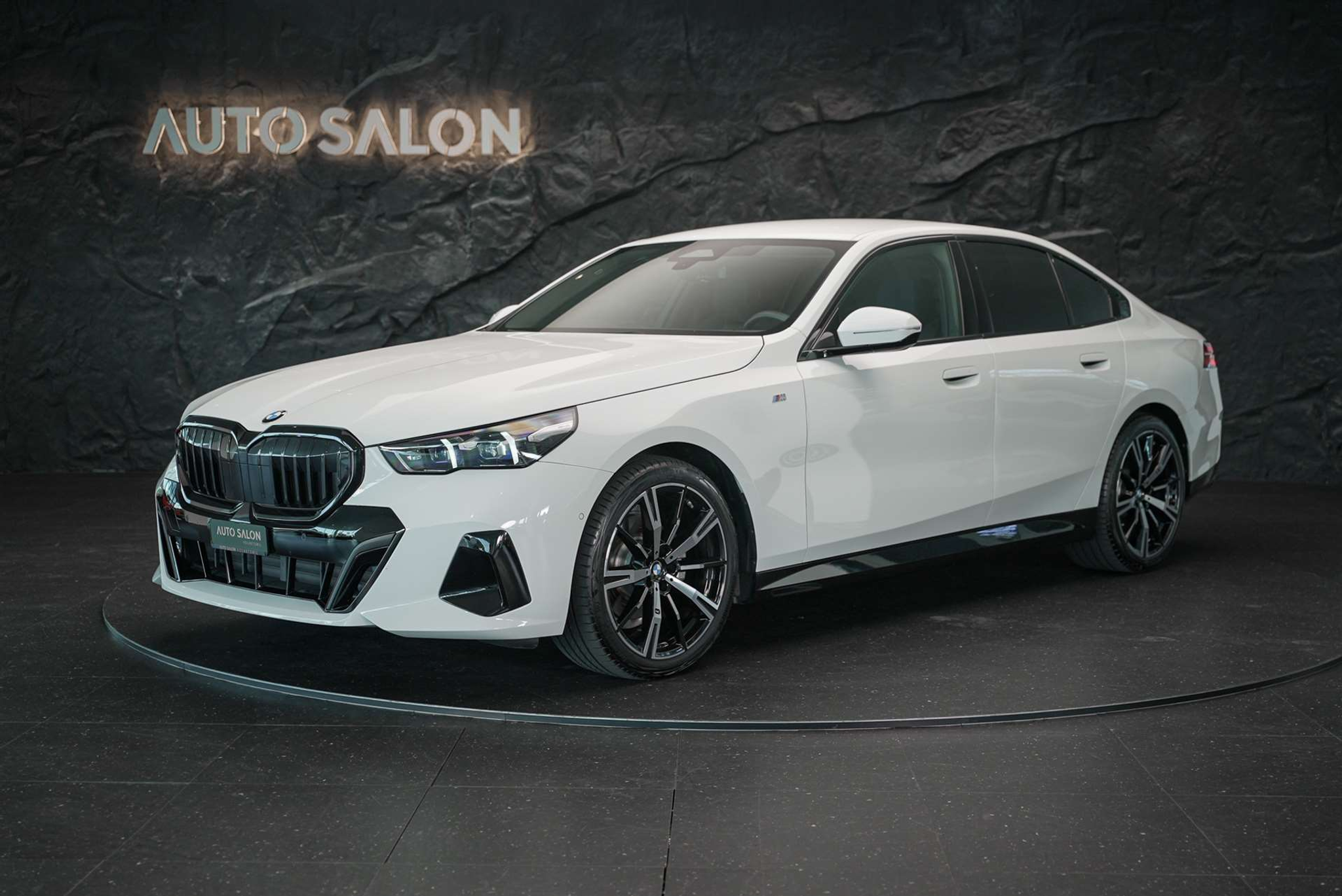 listing desktop thumbnail image 1