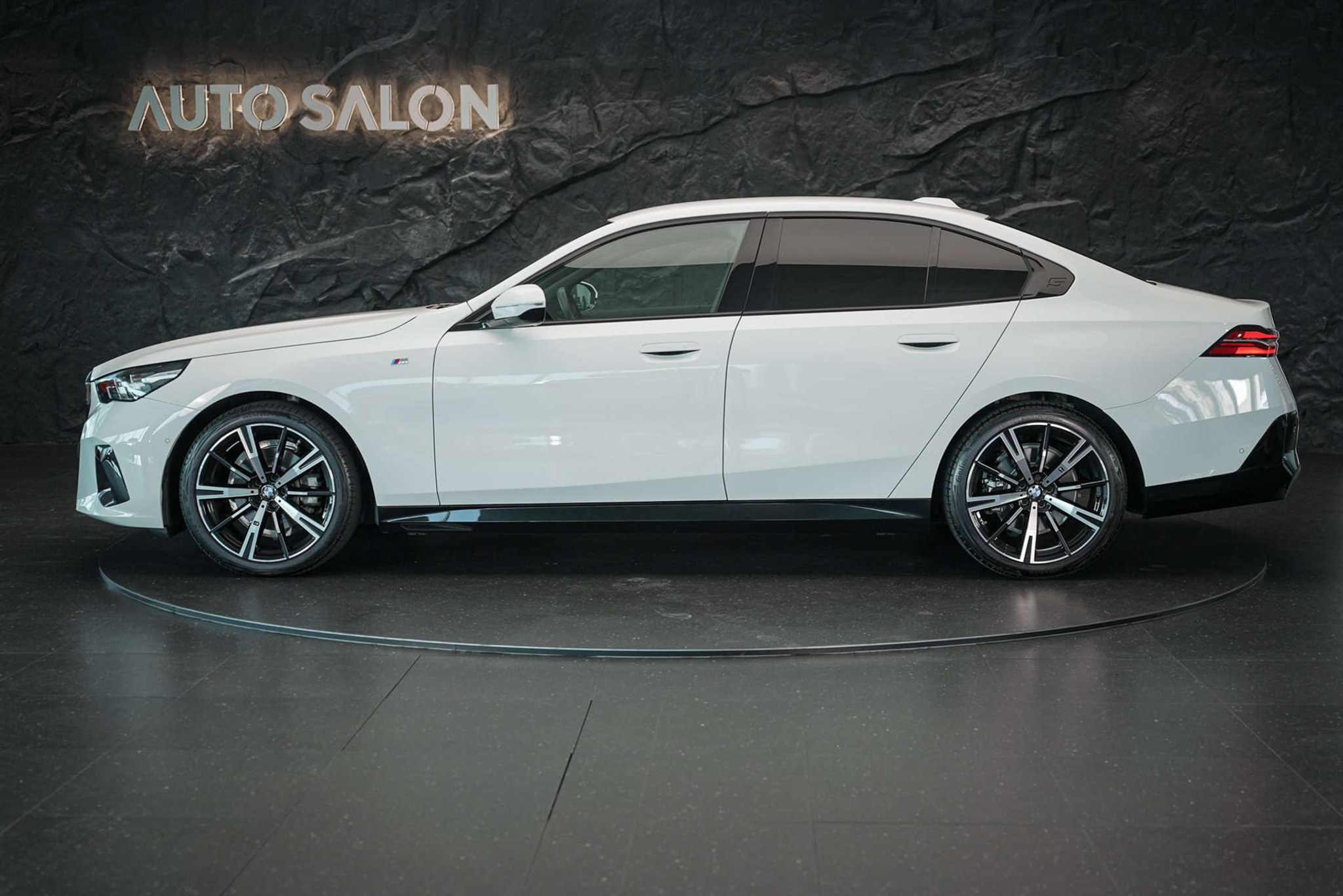 listing desktop thumbnail image 2