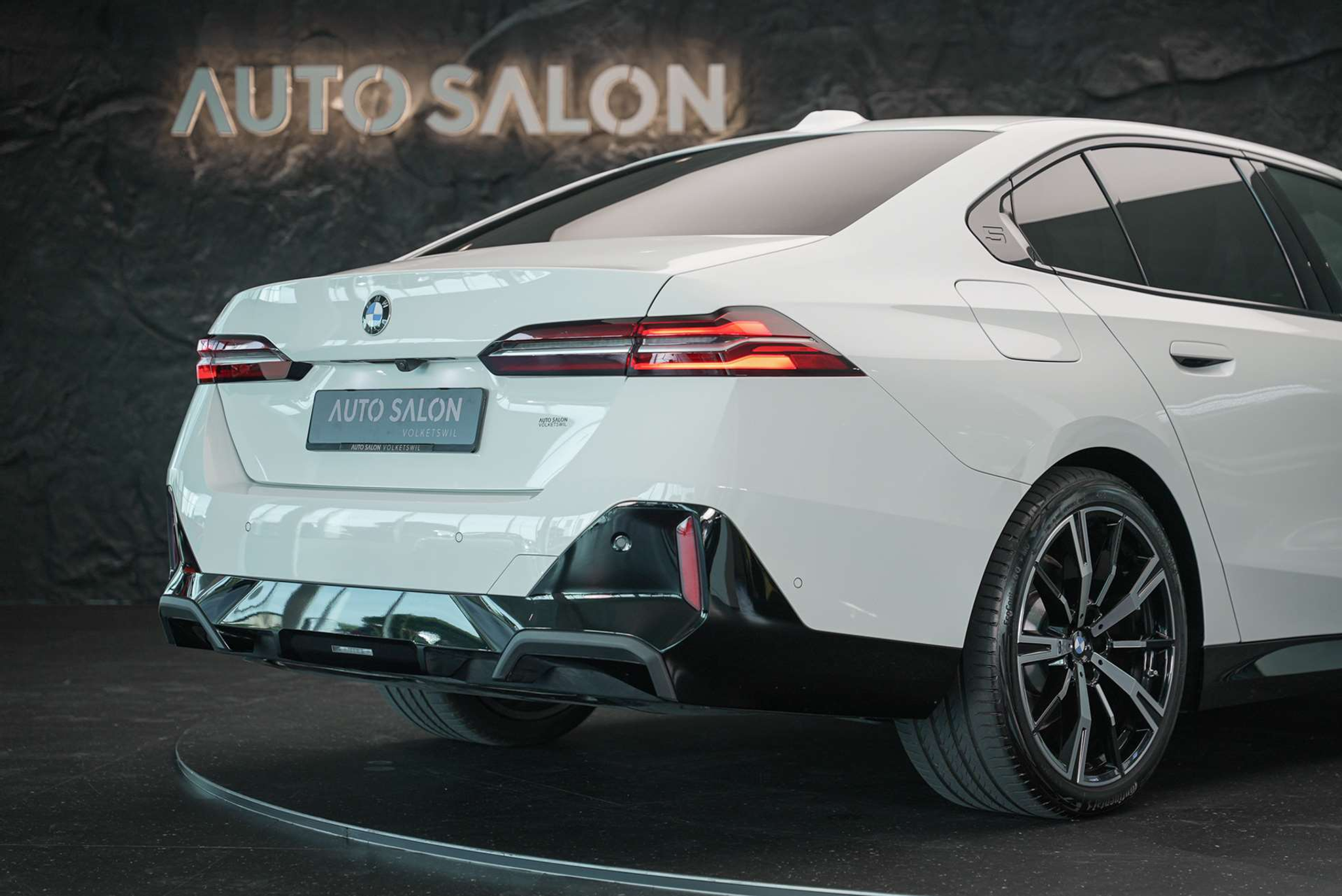 listing desktop thumbnail image 12