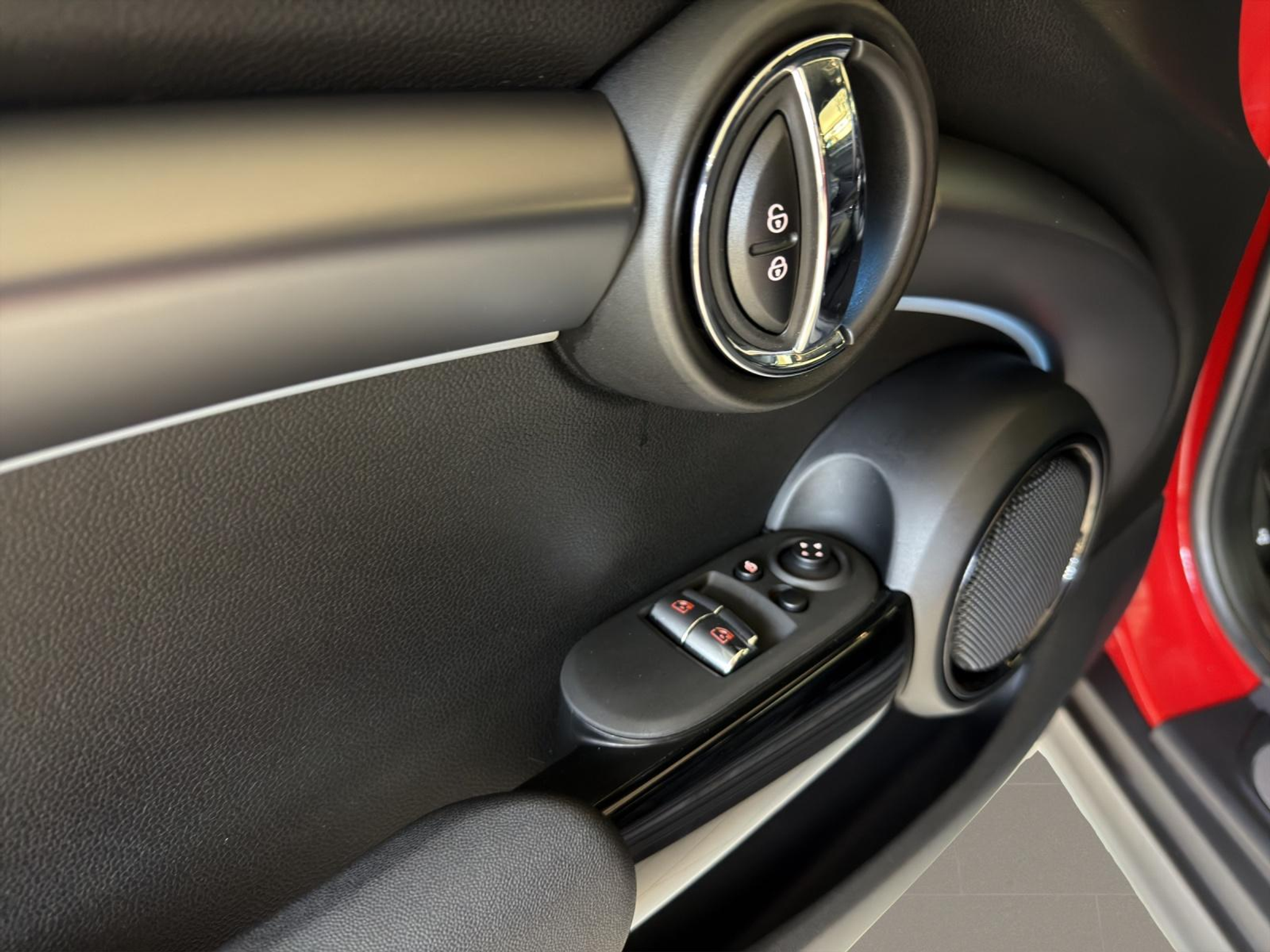 listing desktop thumbnail image 14