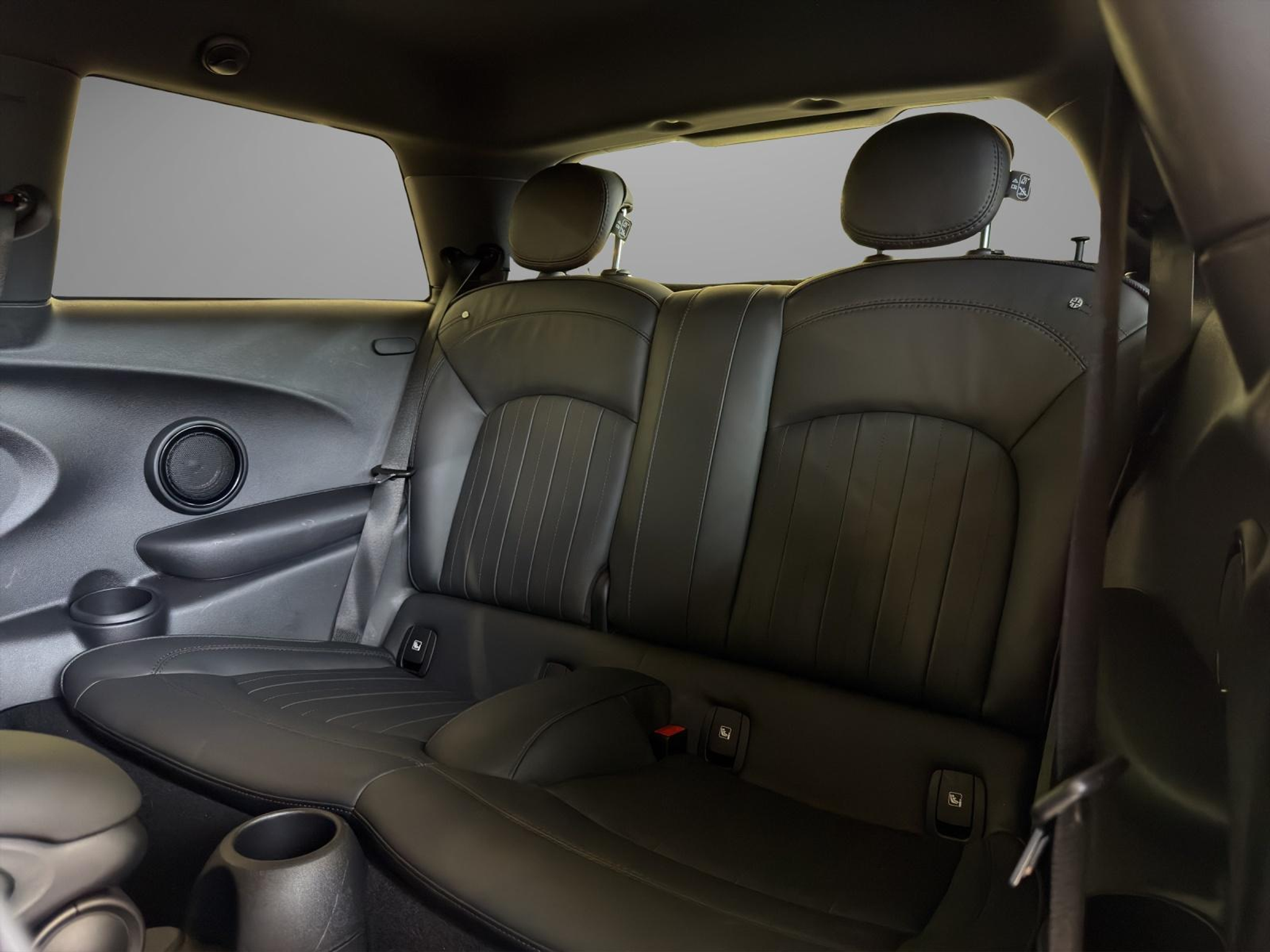 listing desktop thumbnail image 15