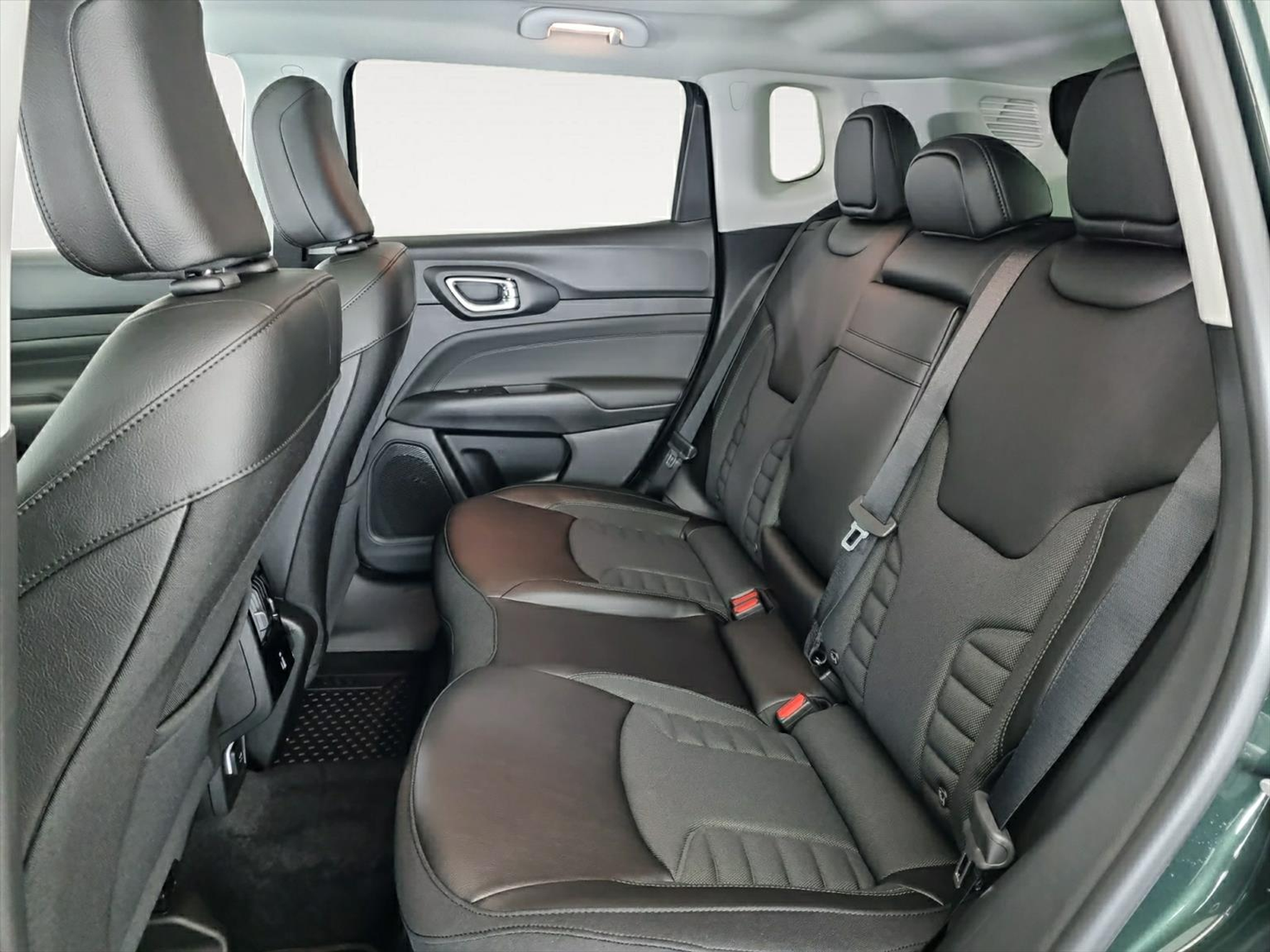 listing desktop thumbnail image 14