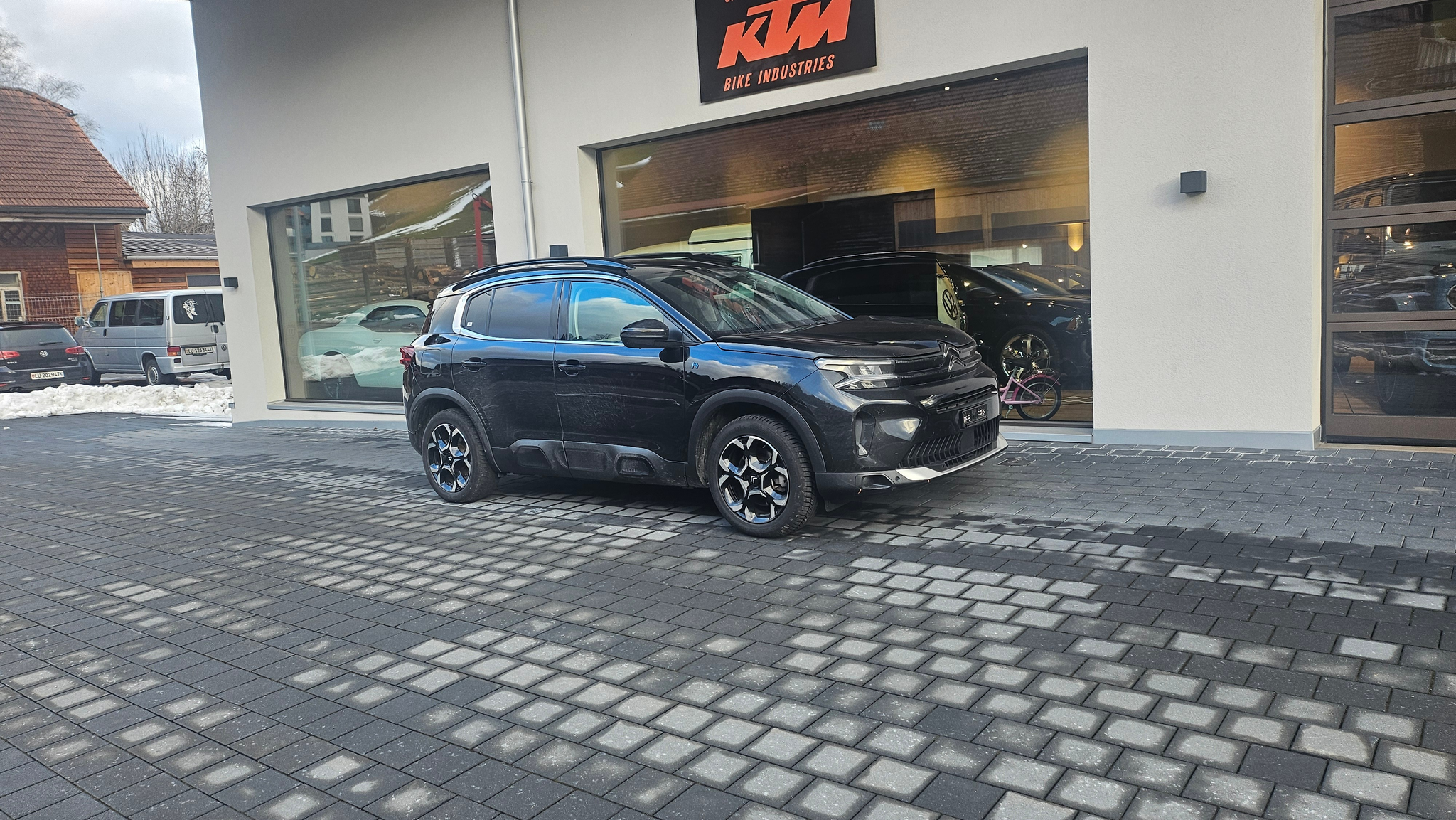 listing desktop thumbnail image 2