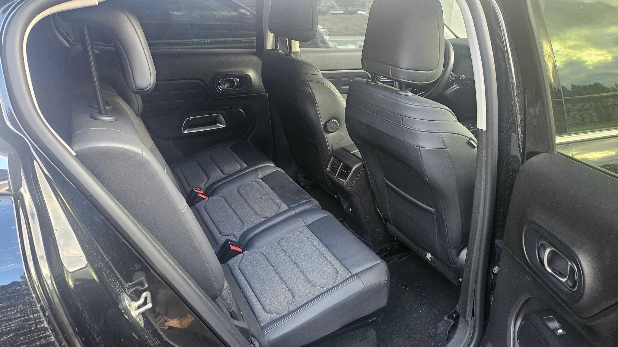 listing desktop thumbnail image 4